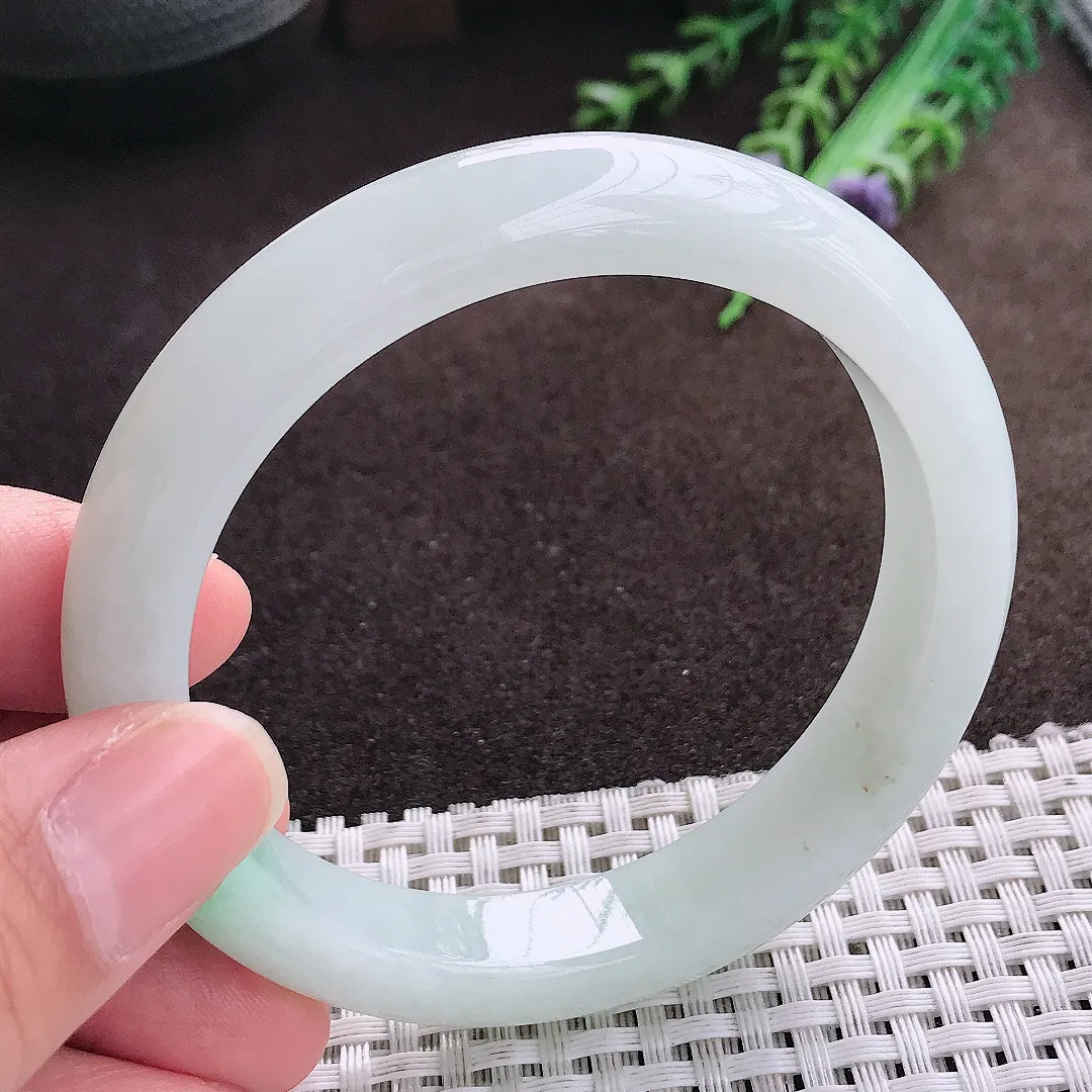 天然a货翡翠57.5/1.3/8.3老坑精美飘阳绿手镯宽边翡翠玉手镯