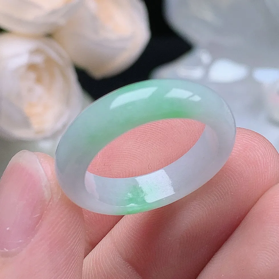 缅甸翡翠老坑种翡翠水润飘绿戒指玉指环  水润通透 尺寸：18.6-5.5-3.5mm 18-19号圈