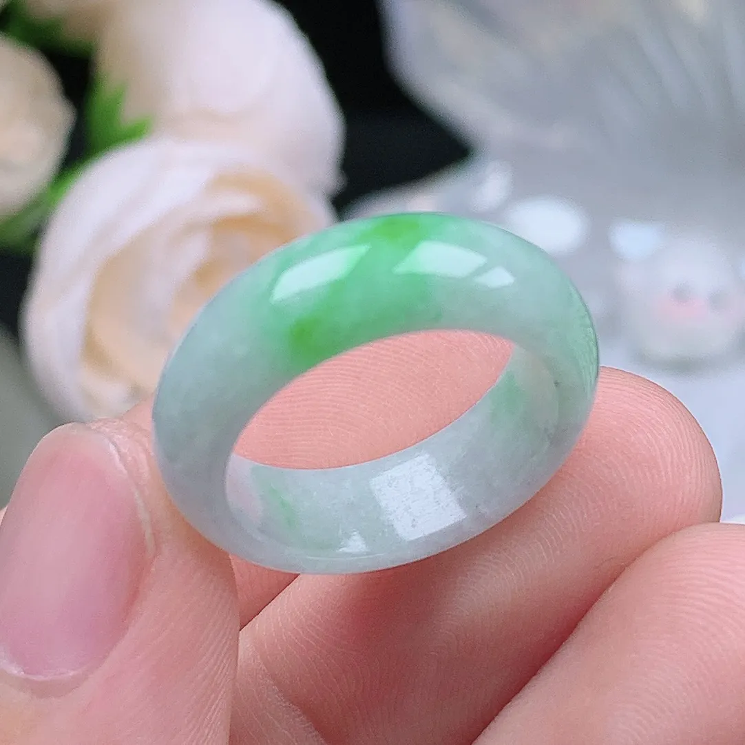 缅甸翡翠老坑种水润飘阳绿戒指玉指环  水润通透 尺寸：17.2-6.7-3.3mm 14-15号圈口