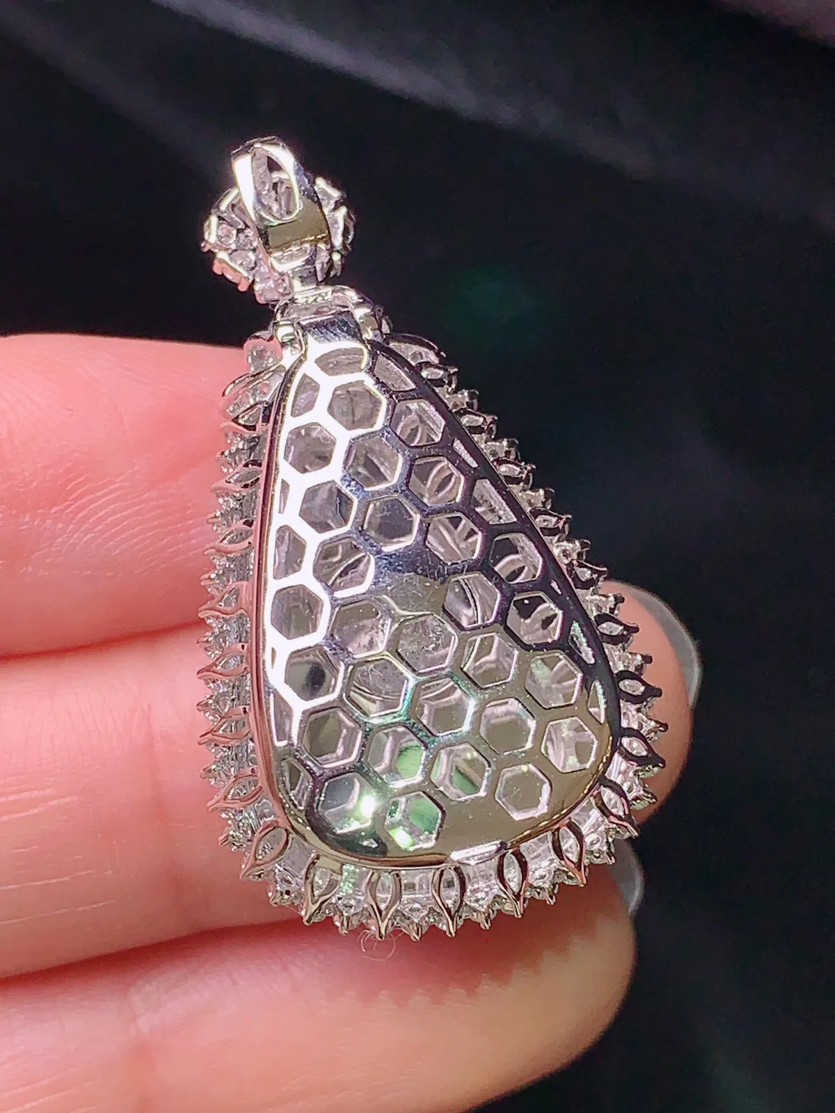 18k金钻镶嵌满绿如意吊坠 玉质细腻 色泽清新艳丽 整体尺寸36.2*19.6*18.2