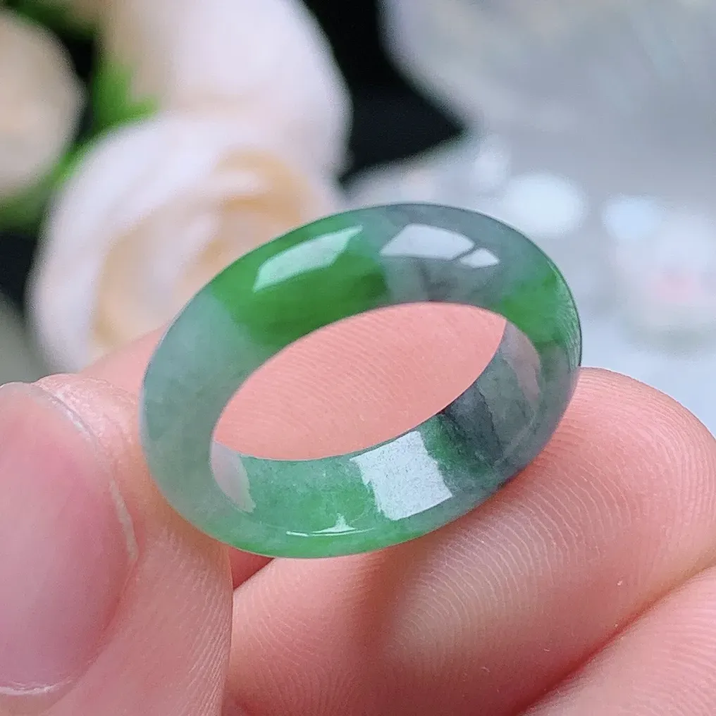 缅甸翡翠老坑种翡翠水润小圈口乌鸡飘绿戒指玉指环  水润通透 尺寸：15-4.9-2.8mm 8-9号圈口4S