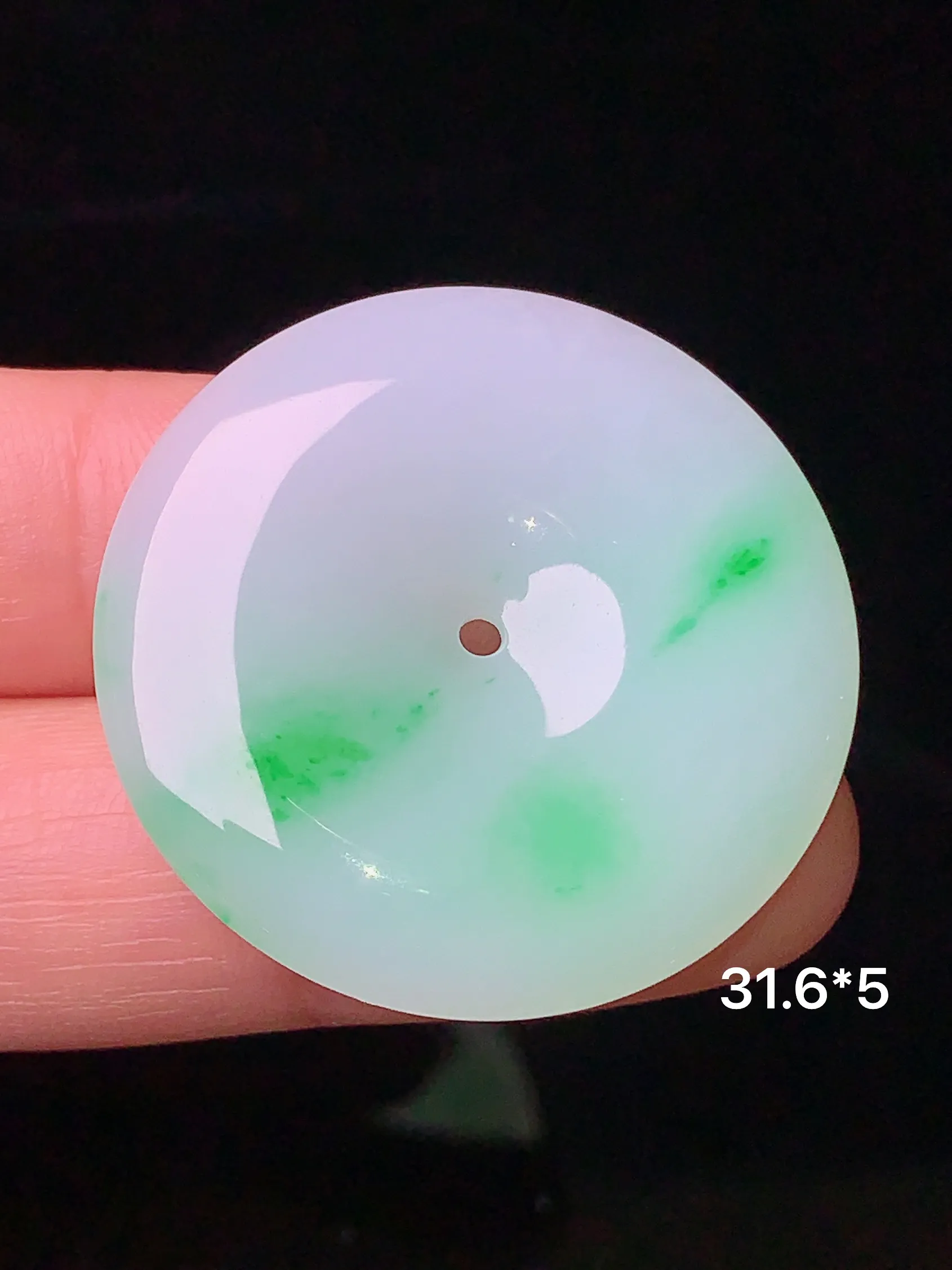 飘绿平安扣吊坠 玉质细腻 色泽清新艳丽 整体尺寸31.6*5