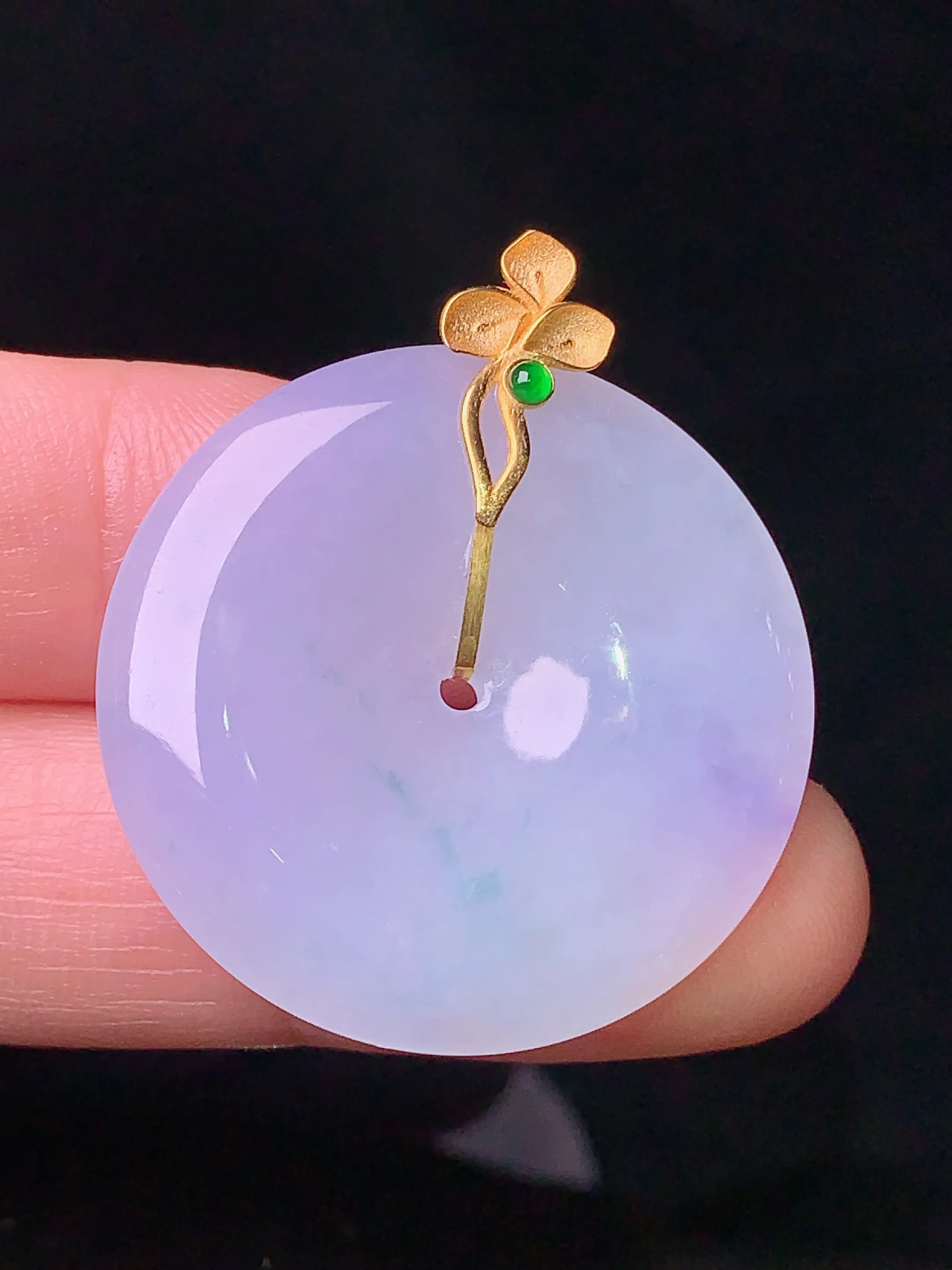 18k金镶嵌紫罗兰平安扣吊坠 玉质细腻 色泽清新艳丽 整体尺寸33.2*28.5*4.3