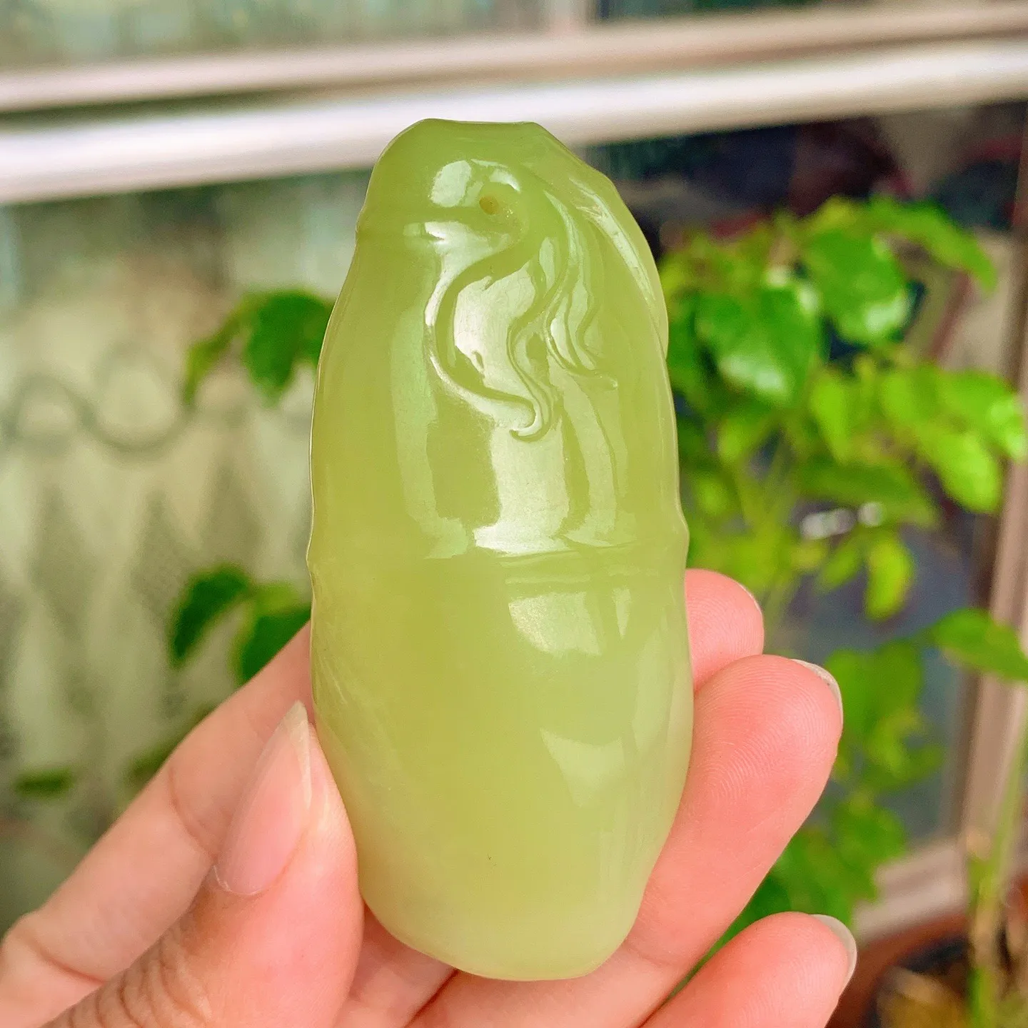 和田玉黄口料翠青节节高升挂件。尺寸71/32/22重76.5克。玉质细腻油润。手推出油。佩戴高端典雅