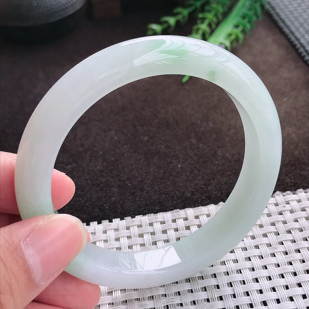 天然a货翡翠60/11/8.8老坑冰润起胶飘绿大圈口手镯宽边翡翠玉手镯