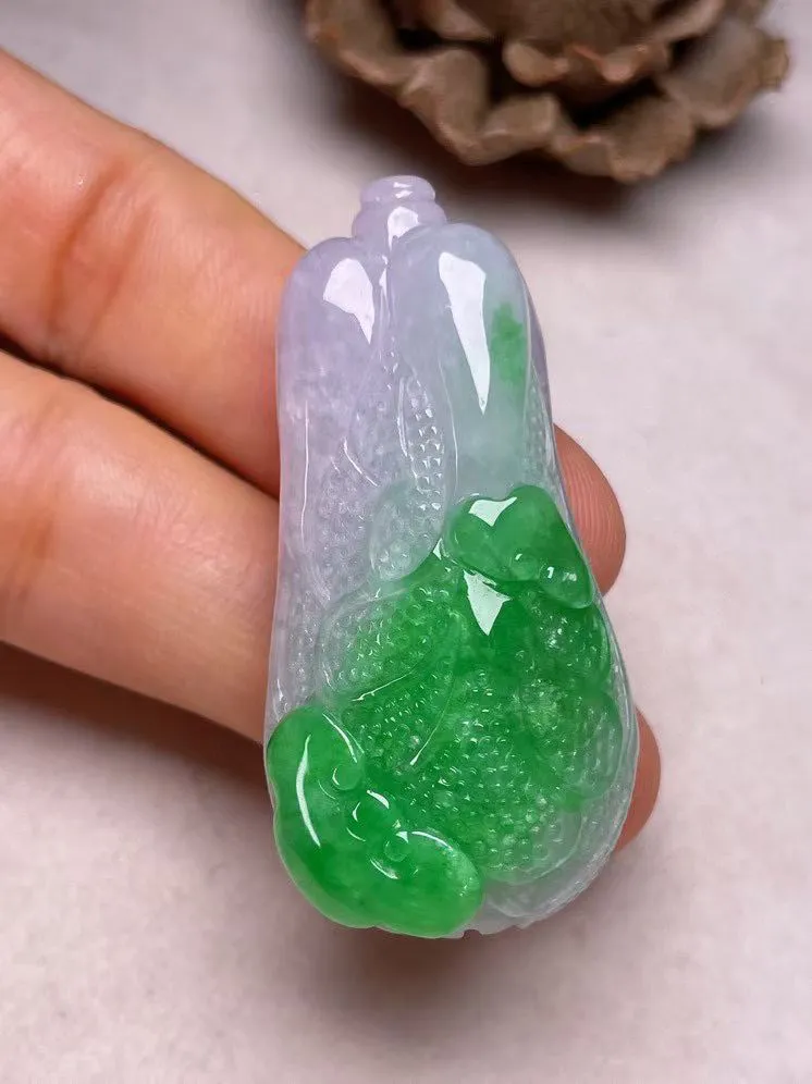 冰糯种阳绿【百财聚来】吊坠，种水好，玉质细腻 ，卖相好.