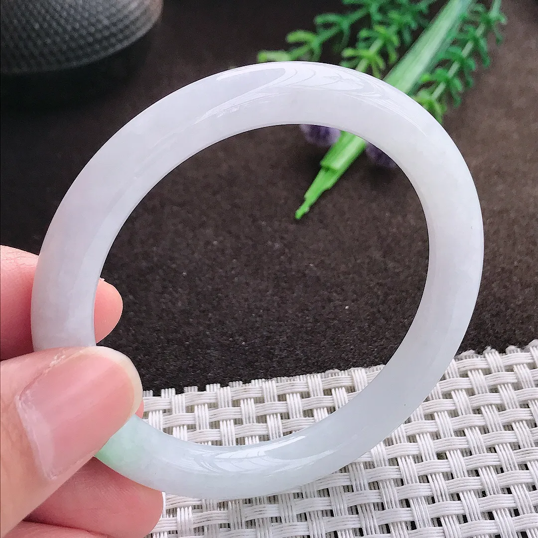 天然a货翡翠53.8/8.1/8.3老坑冰润飘绿圆条手镯宽边翡翠玉手镯