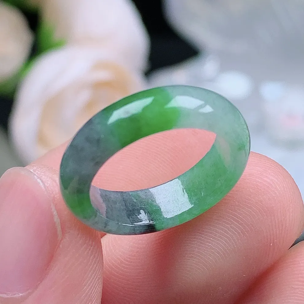 缅甸翡翠老坑种翡翠水润小圈口乌鸡飘绿戒指玉指环  水润通透 尺寸：15-4.9-2.8mm 8-9号圈口4S