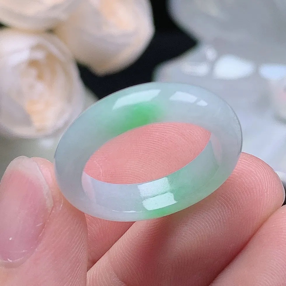 缅甸翡翠老坑种翡翠水润飘绿戒指玉指环  水润通透 尺寸：18.6-5.5-3.5mm 18-19号圈口4S
