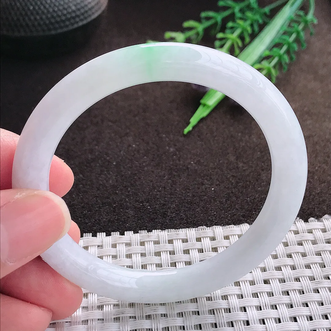 天然a货翡翠53.8/8.1/8.3老坑冰润飘绿圆条手镯宽边翡翠玉手镯