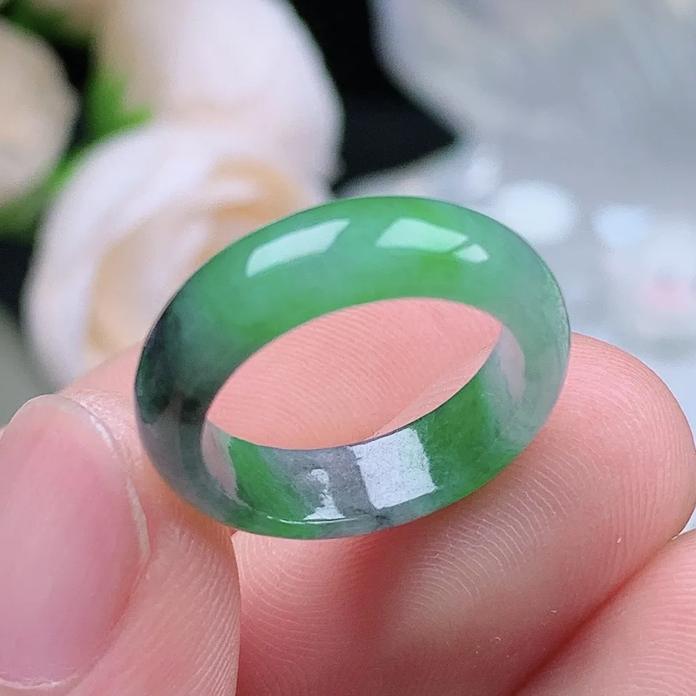 缅甸翡翠老坑种翡翠水润小圈口乌鸡飘绿戒指玉指环  水润通透 尺寸：15-4.9-2.8mm 8-9号圈口4S
