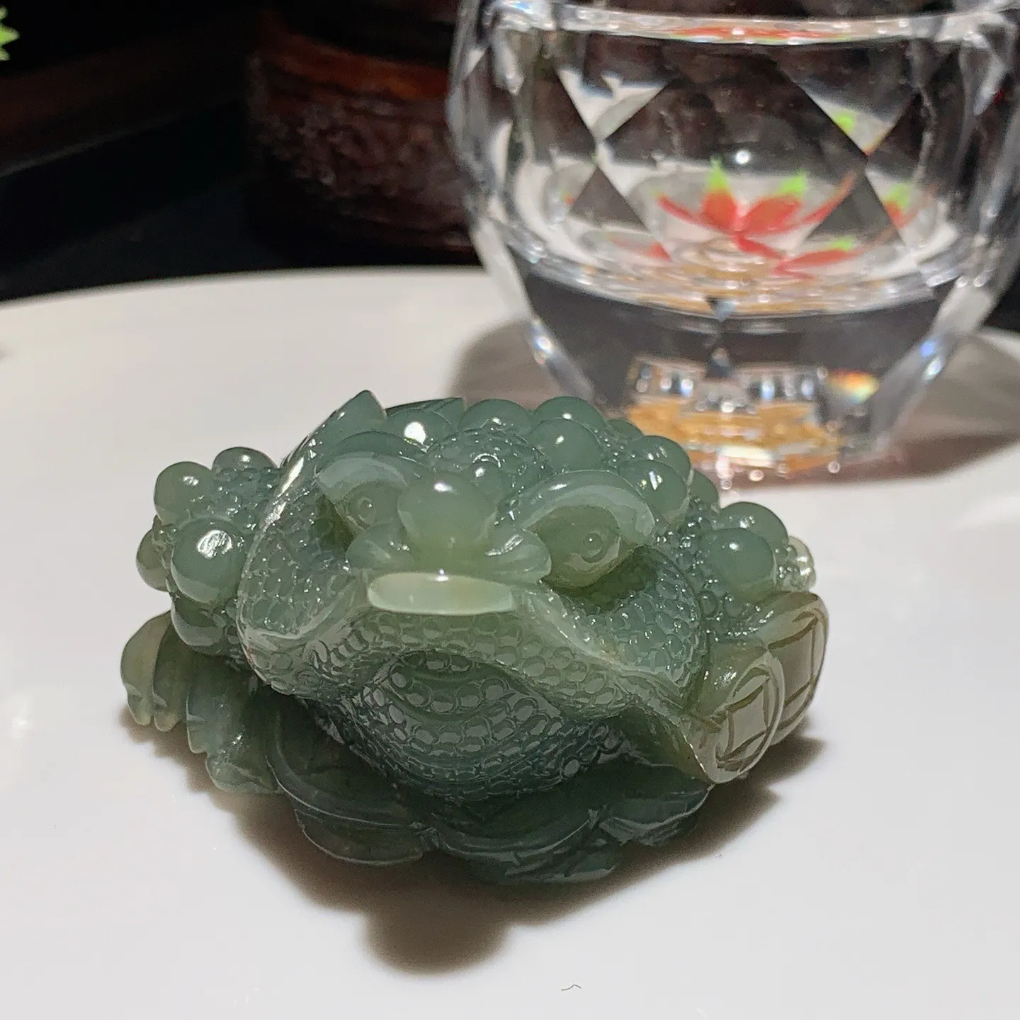 新疆且末糖富贵缠身金蟾把件。尺寸68/55/28重108克。玉质细腻油润。手推出油。佩戴高端典雅。lt251111