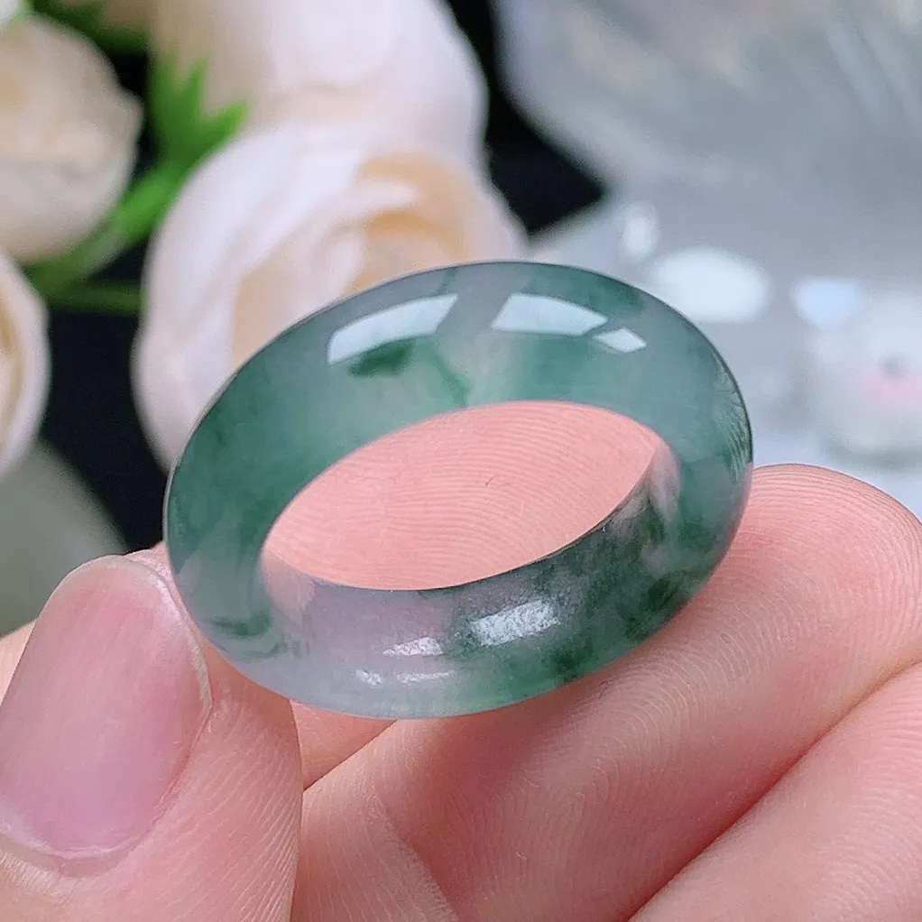 缅甸翡翠老坑冰种水润起胶飘花戒指玉指环  水润通透 尺寸：17.2-6.6-4mm 15号圈口3S