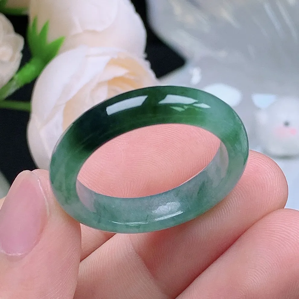 缅甸翡翠老坑种水润起胶飘花大圈口戒指玉指环  水润通透 尺寸：23.3-6.1-3.8mm 32号圈口3S