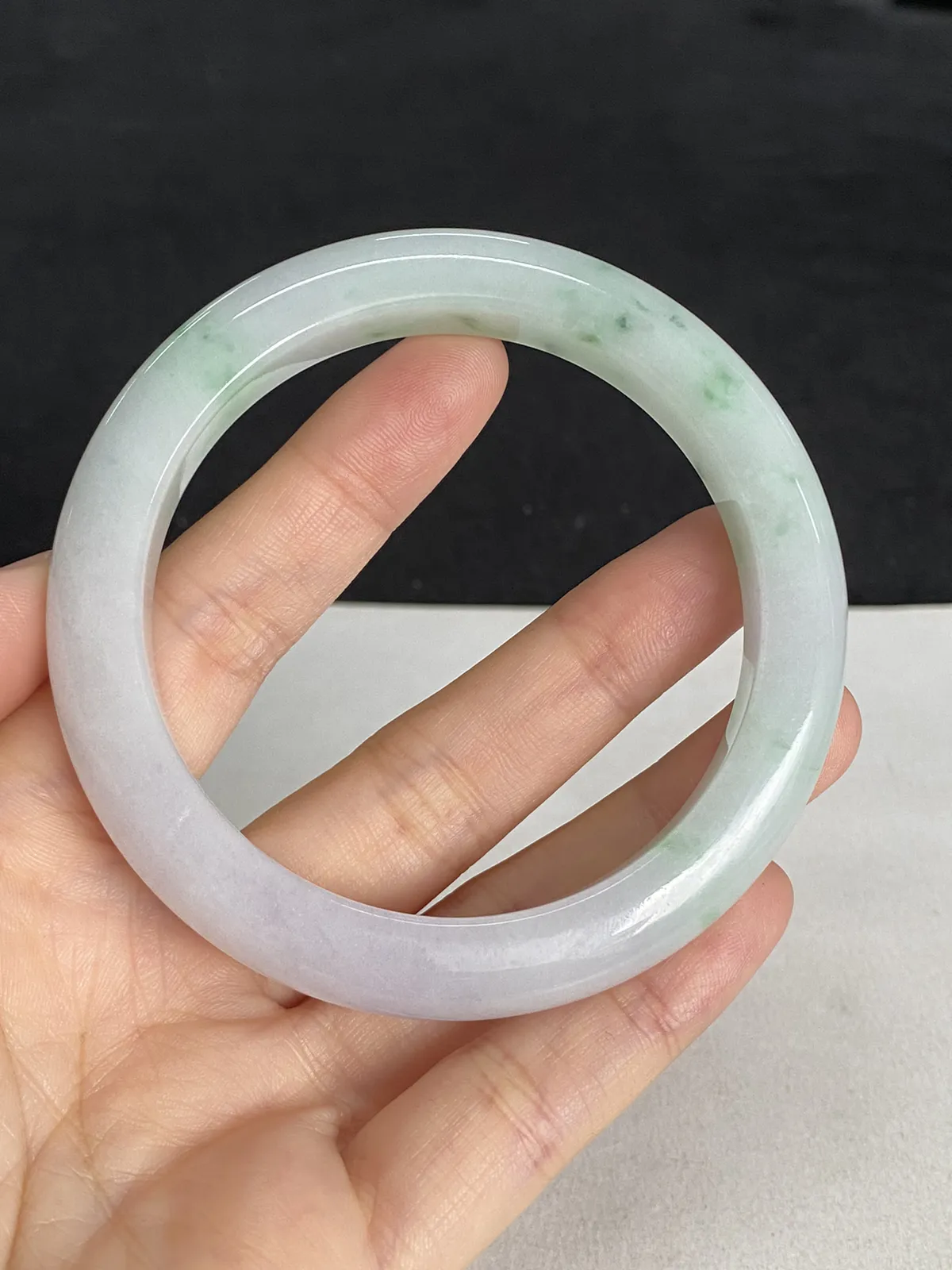 正圈57.3圈口，翡翠糯化种飘绿手镯