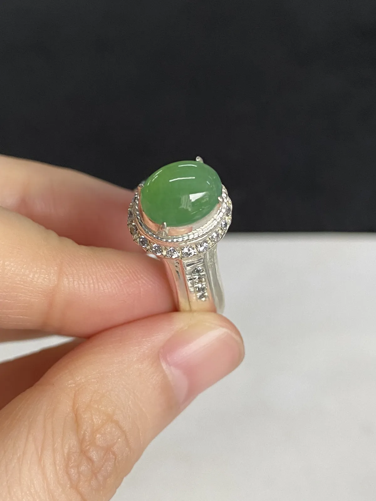 翡翠椭圆形蛋面