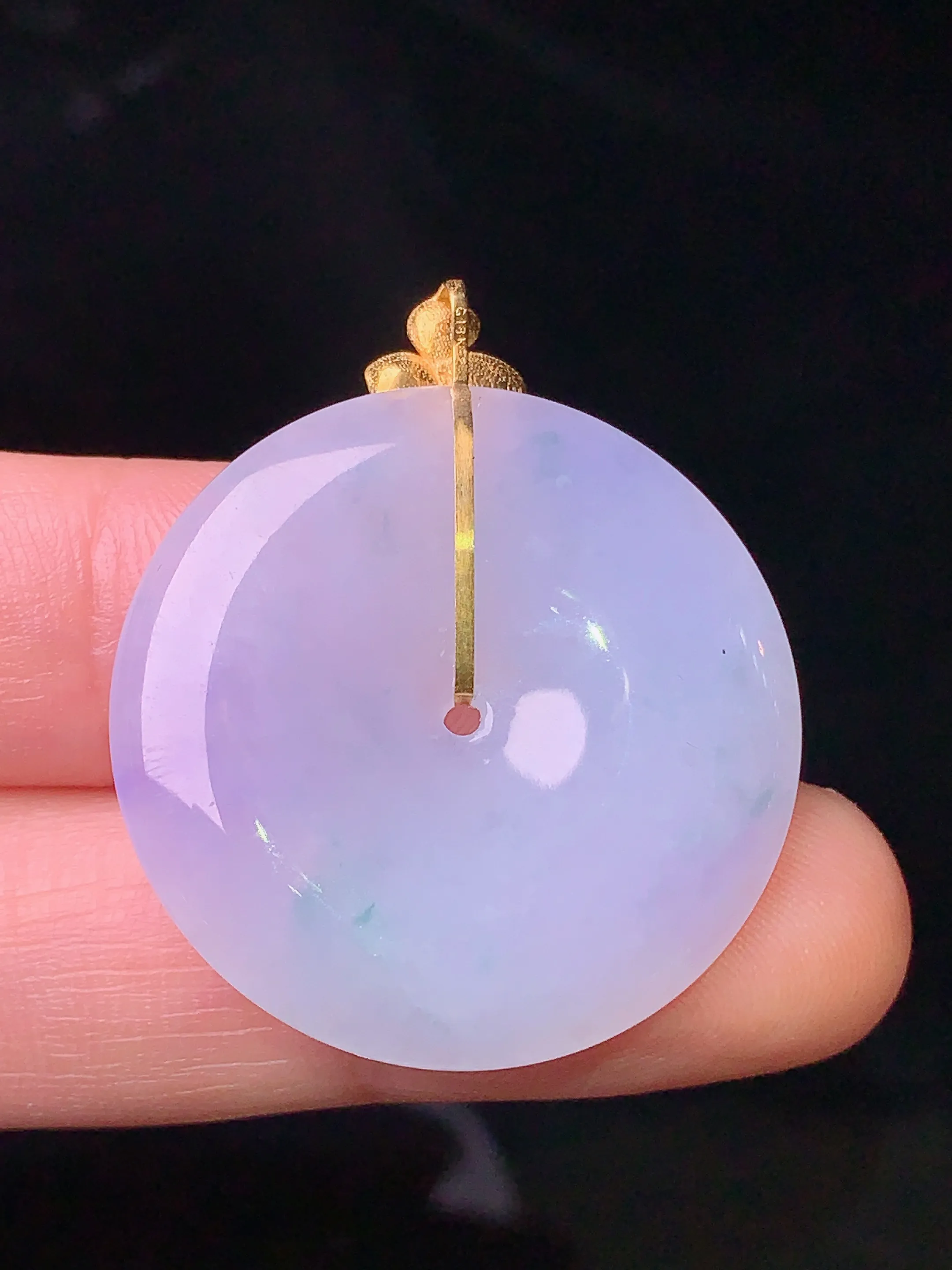 18k金镶嵌紫罗兰平安扣吊坠 玉质细腻 色泽清新艳丽 整体尺寸33.2*28.5*4.3