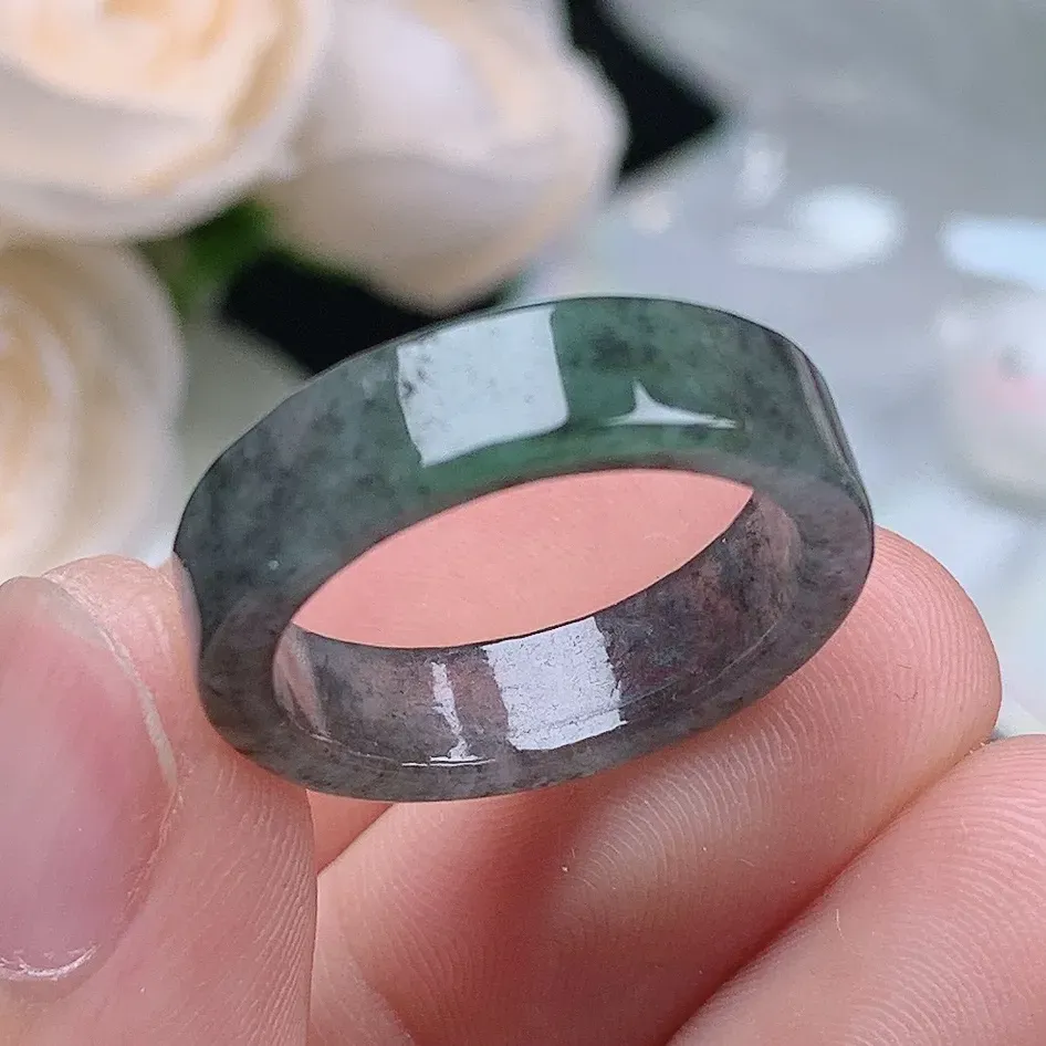 缅甸翡翠老坑种翡翠水润飘绿方乌鸡戒指玉指环  水润通透 尺寸：18.2-5.7-2.7mm 17号圈口4S