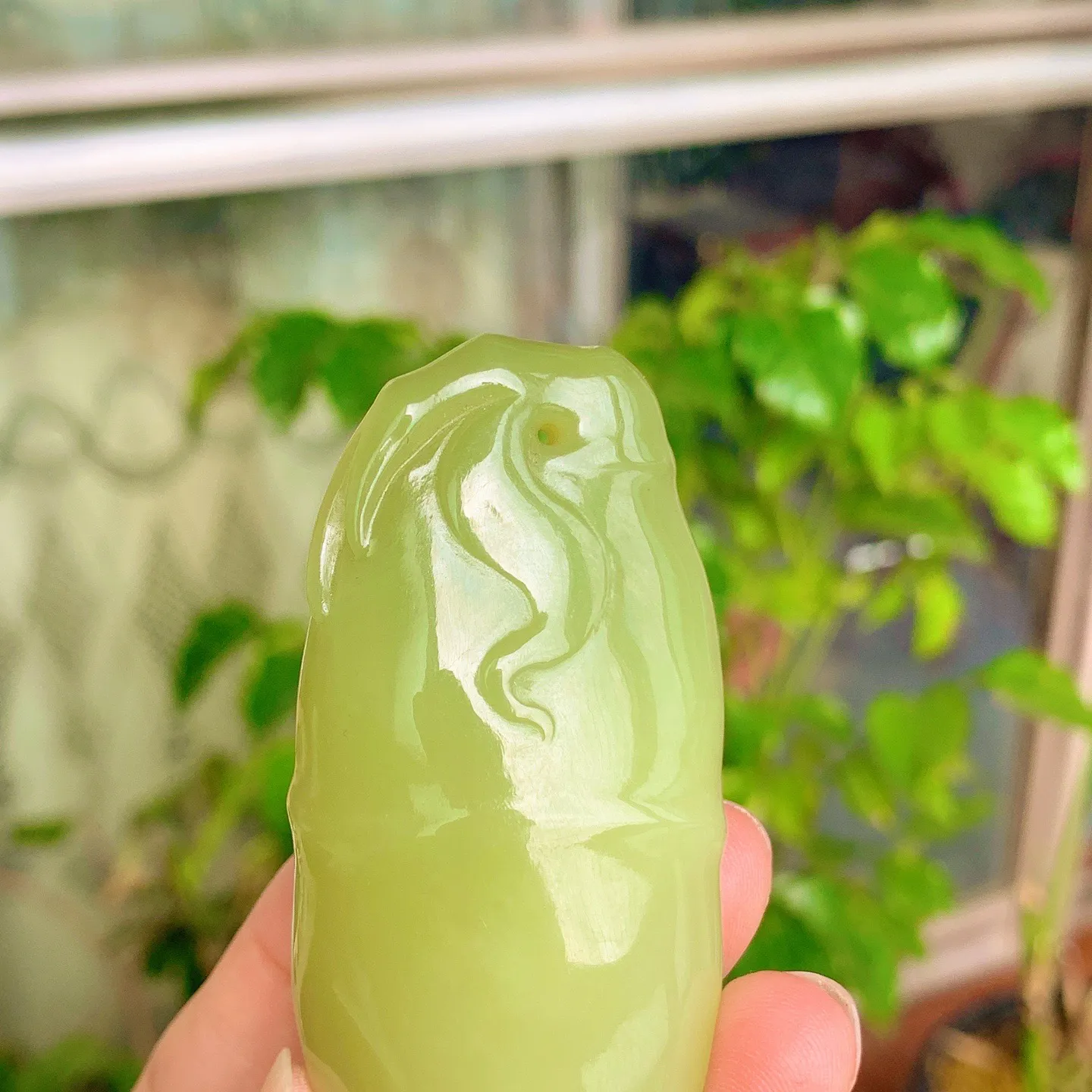 和田玉黄口料翠青节节高升挂件。尺寸71/32/22重76.5克。玉质细腻油润。手推出油。佩戴高端典雅。lt251112