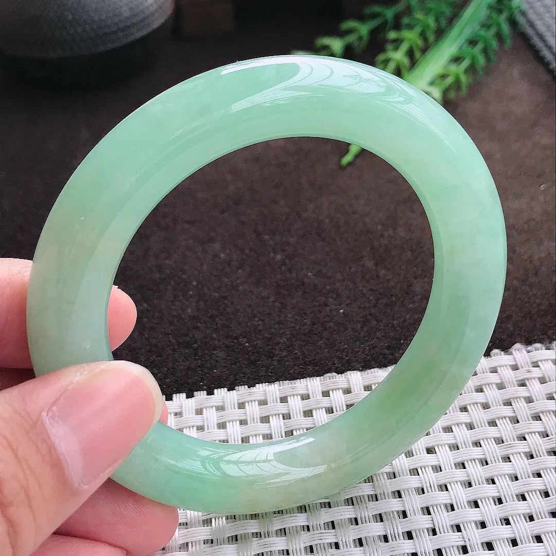 天然a货翡翠54.5/11.2老坑精美温润苹果绿圆条手镯翡翠玉手镯