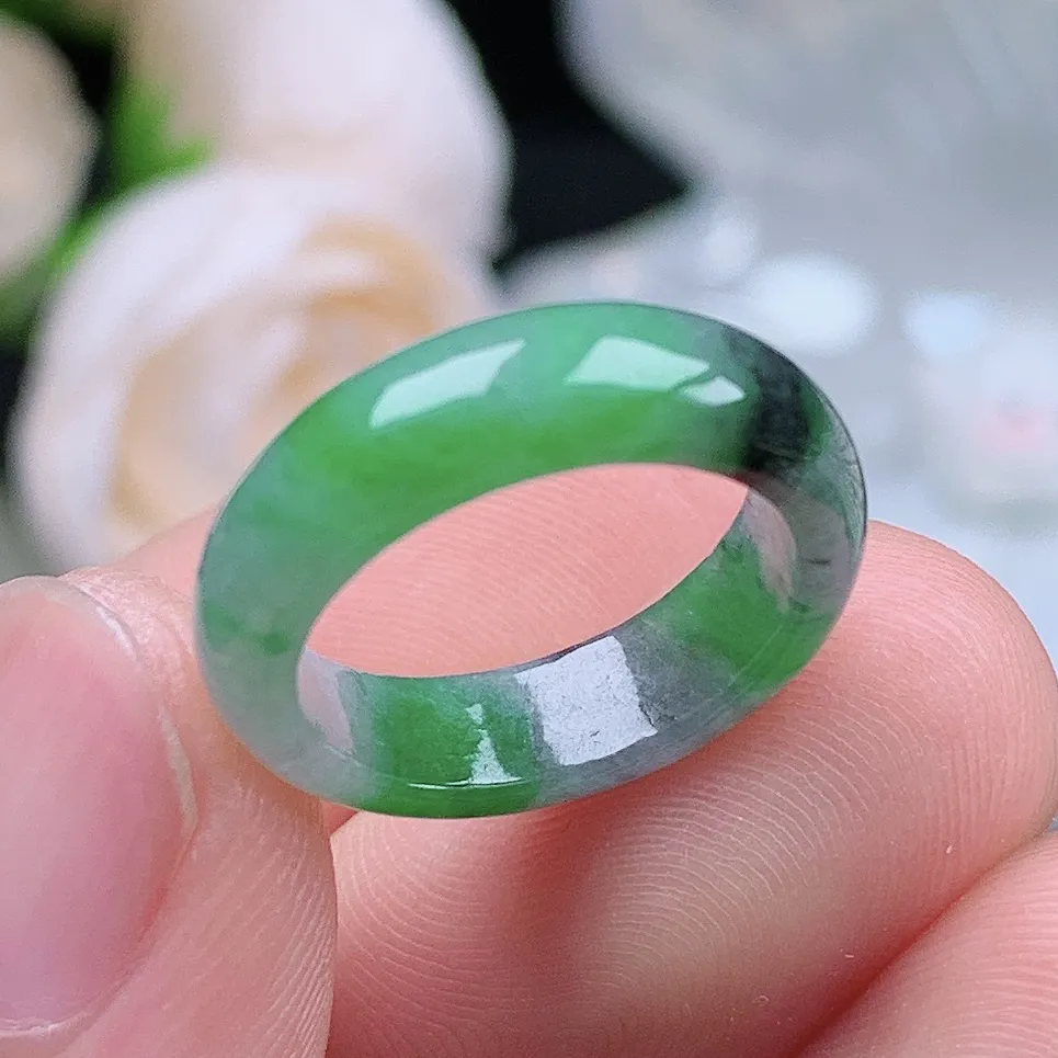 缅甸翡翠老坑种翡翠水润小圈口乌鸡飘绿戒指玉指环  水润通透 尺寸：15-4.9-2.8mm 8-9号圈口4S