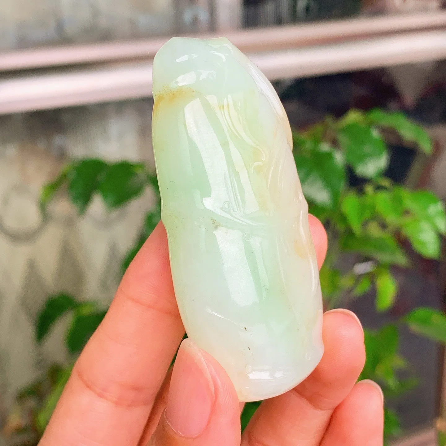 和田玉俄料翠青节节高升挂件。尺寸69/31/19重79克。玉质细腻油润。手推出油。佩戴高端典雅。lt251112