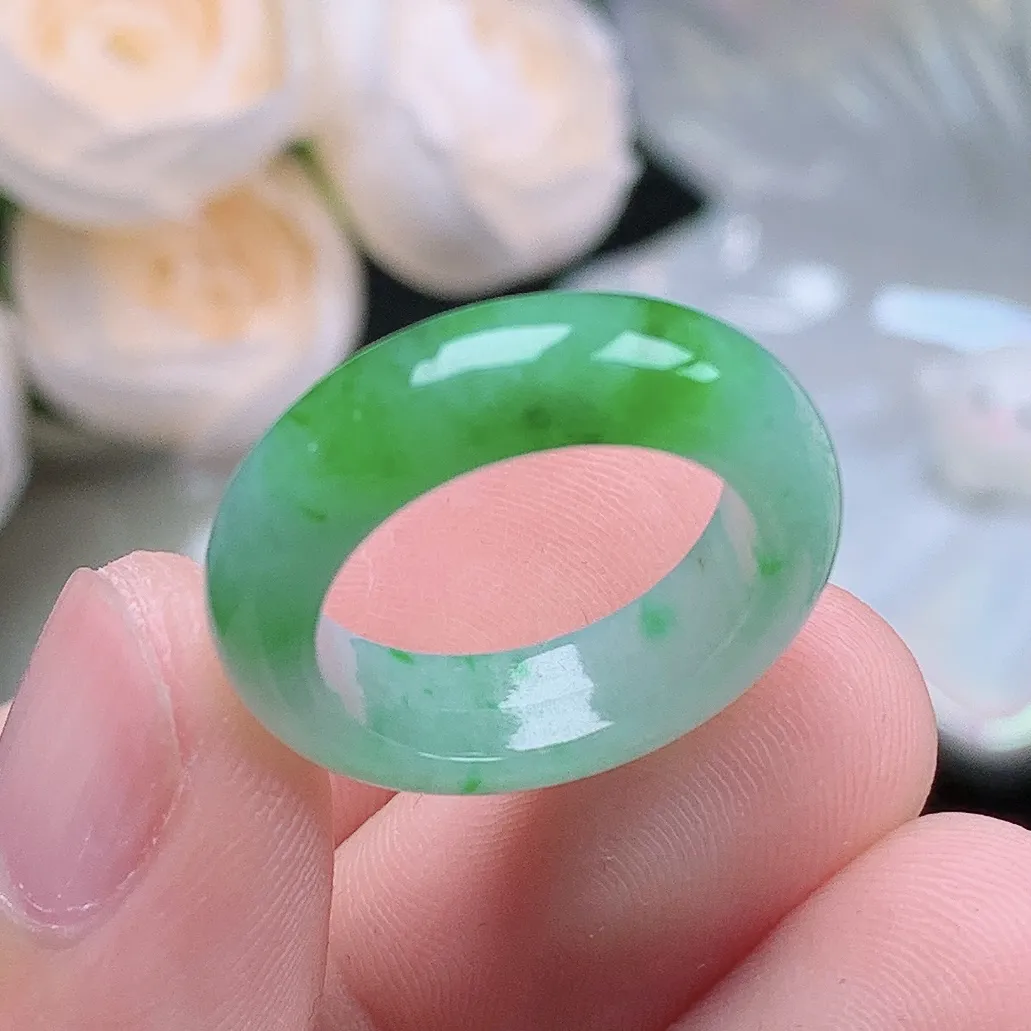 缅甸翡翠老坑种水润飘阳绿戒指玉指环  水润通透 尺寸：16.8-6-3.9mm 13号圈口4S