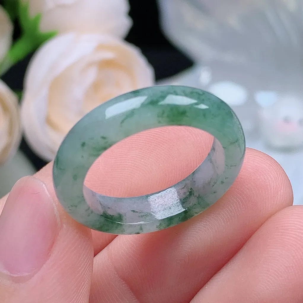 缅甸翡翠老坑种水润起胶飘绿花戒指玉指环  水润通透 尺寸：18.5-5.6-3.4mm 18-19号圈口3S