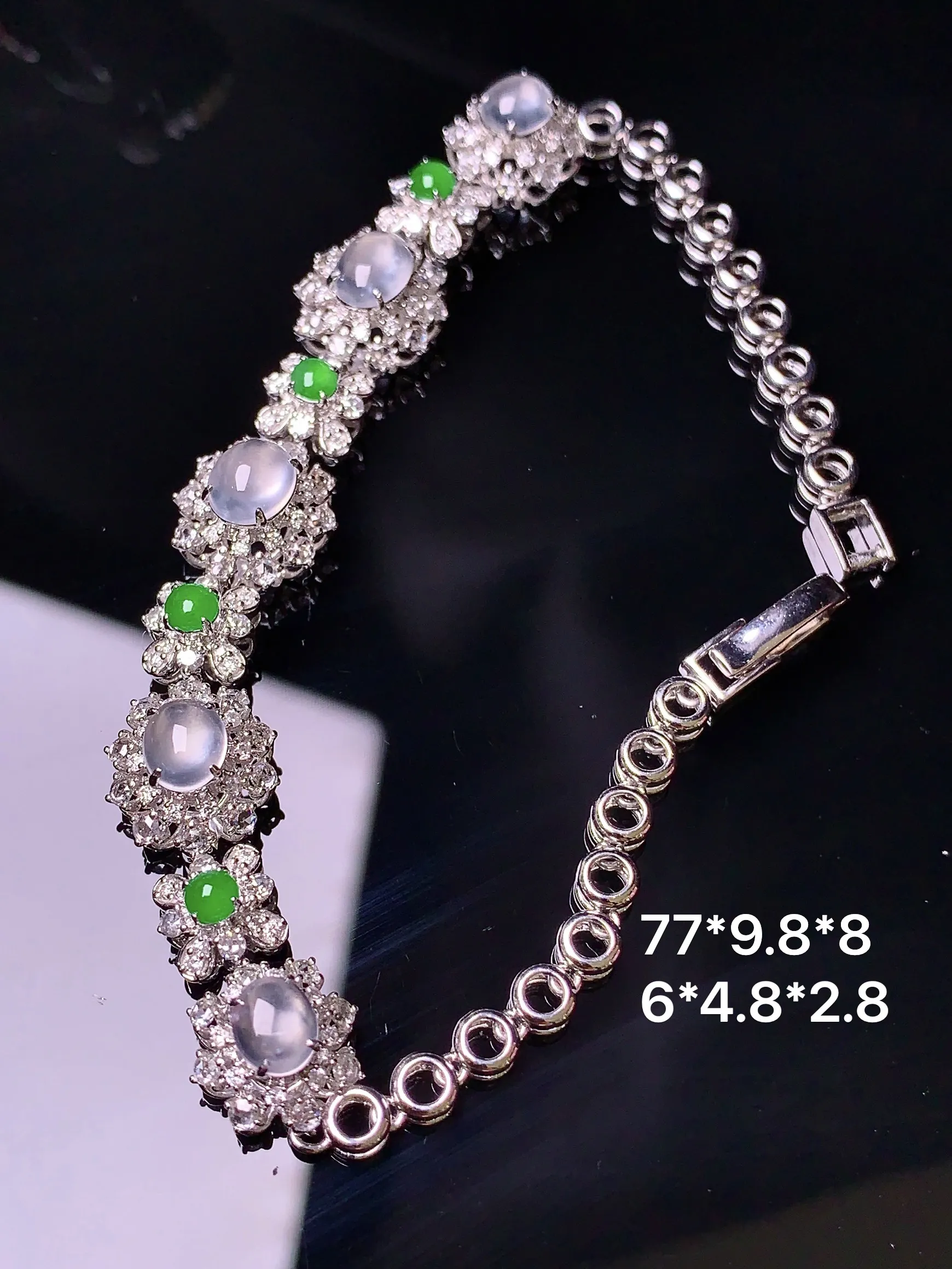 18k金钻镶嵌玻璃种蛋面手链 玉质细腻 色泽清新艳丽 整体尺寸77*9.8*8