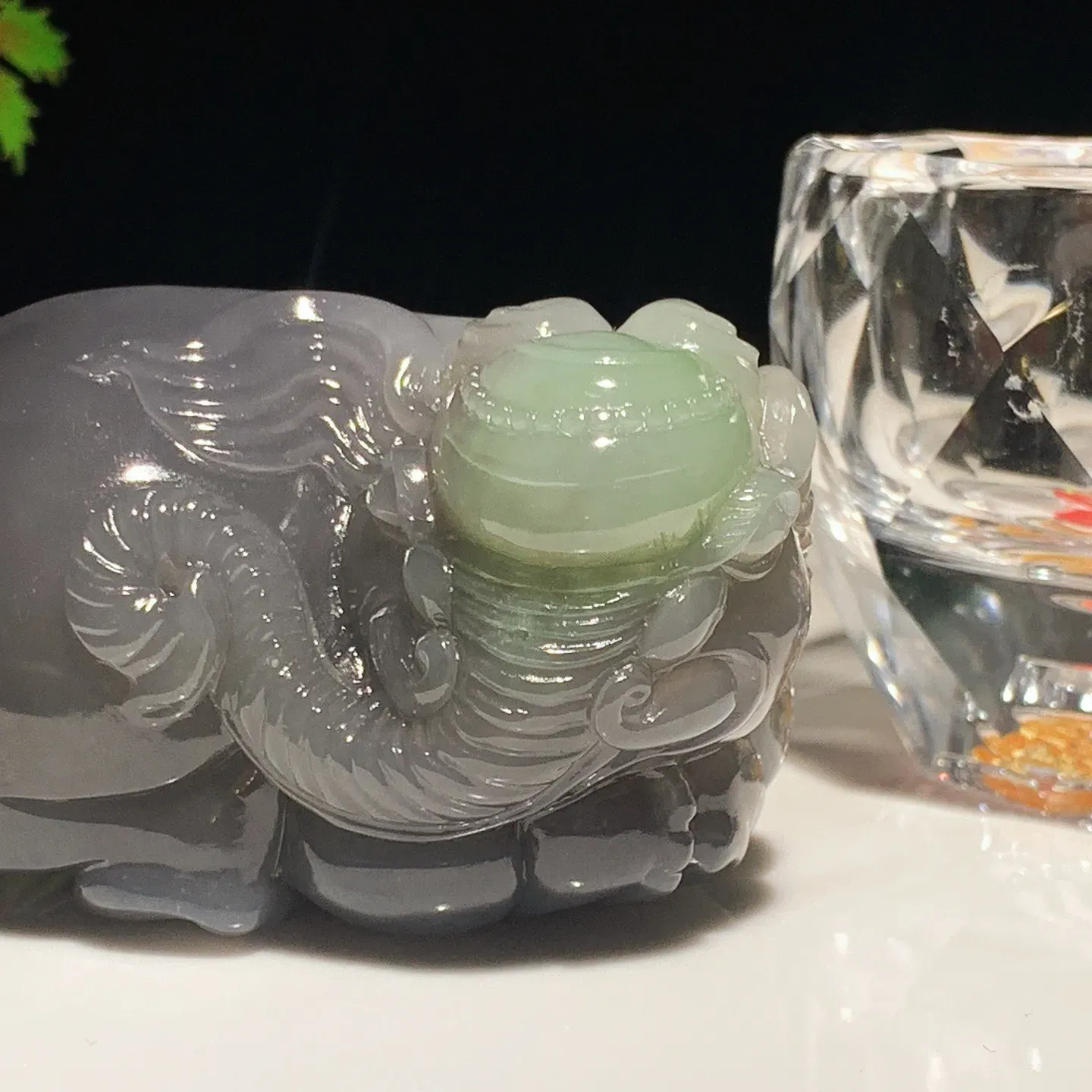 和田玉青海翠紫罗兰翠青吉祥如意大象把件。尺寸66/46/38重218.5克。玉质细腻油润。手推出油。佩戴高端典雅。lt251112