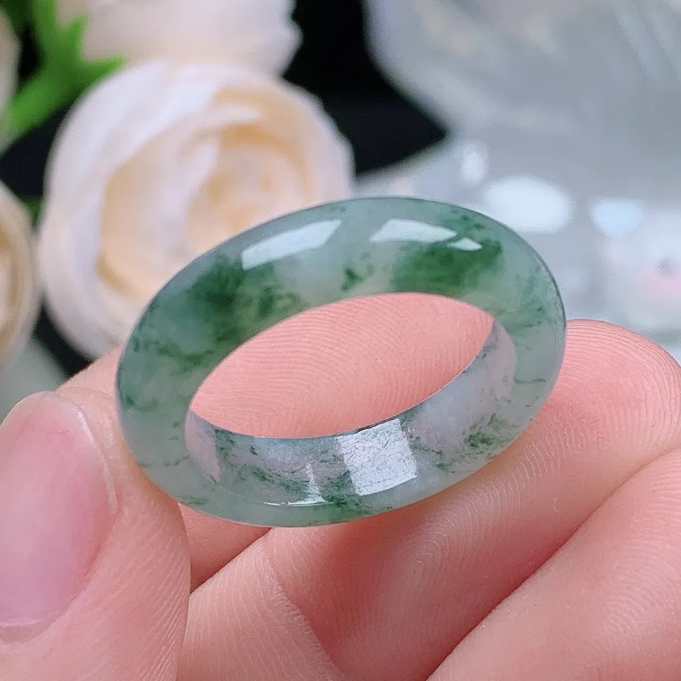 缅甸翡翠老坑种水润起胶飘绿花戒指玉指环  水润通透 尺寸：18.5-5.6-3.4mm 18-19号