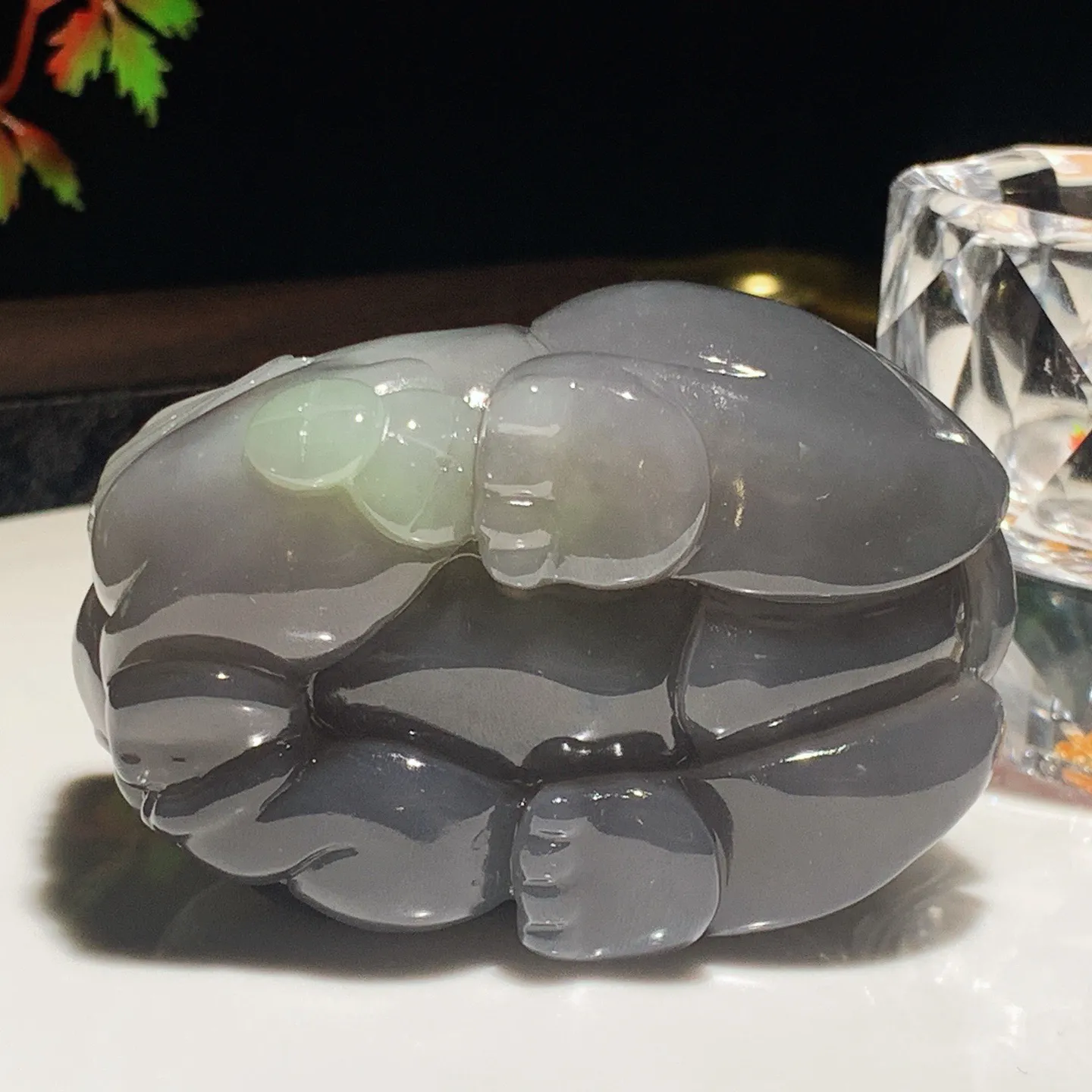 和田玉青海翠紫罗兰翠青吉祥如意大象把件。尺寸66/46/38重218.5克。玉质细腻油润。手推出油。佩戴高端典雅。lt251112