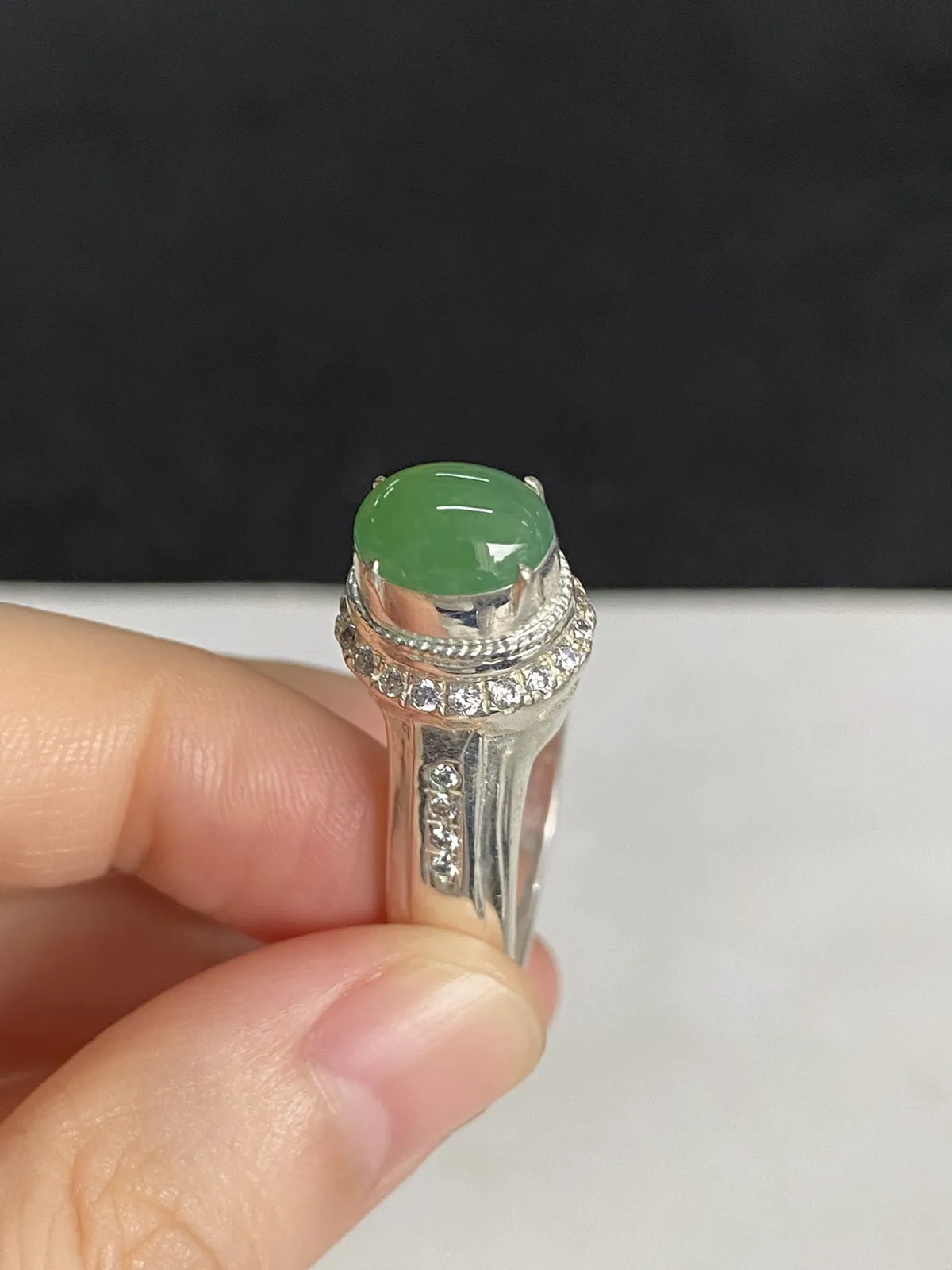 翡翠椭圆形蛋面