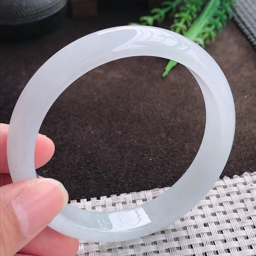 天然a货翡翠63.5/12.9/7.7老坑冰胶水灵月光彩大圈口手镯宽边翡翠玉手镯