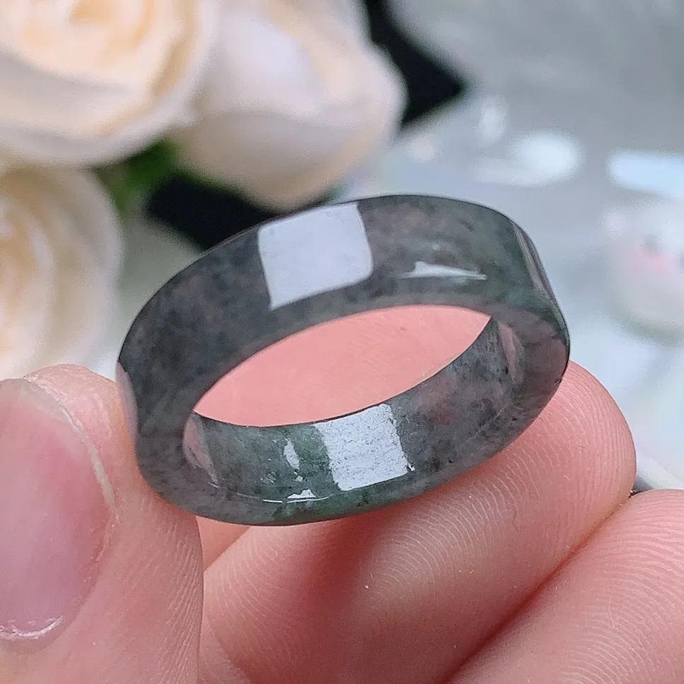 缅甸翡翠老坑种翡翠水润飘绿方乌鸡戒指玉指环  水润通透 尺寸：18.2-5.7-2.7mm 17号圈口4S