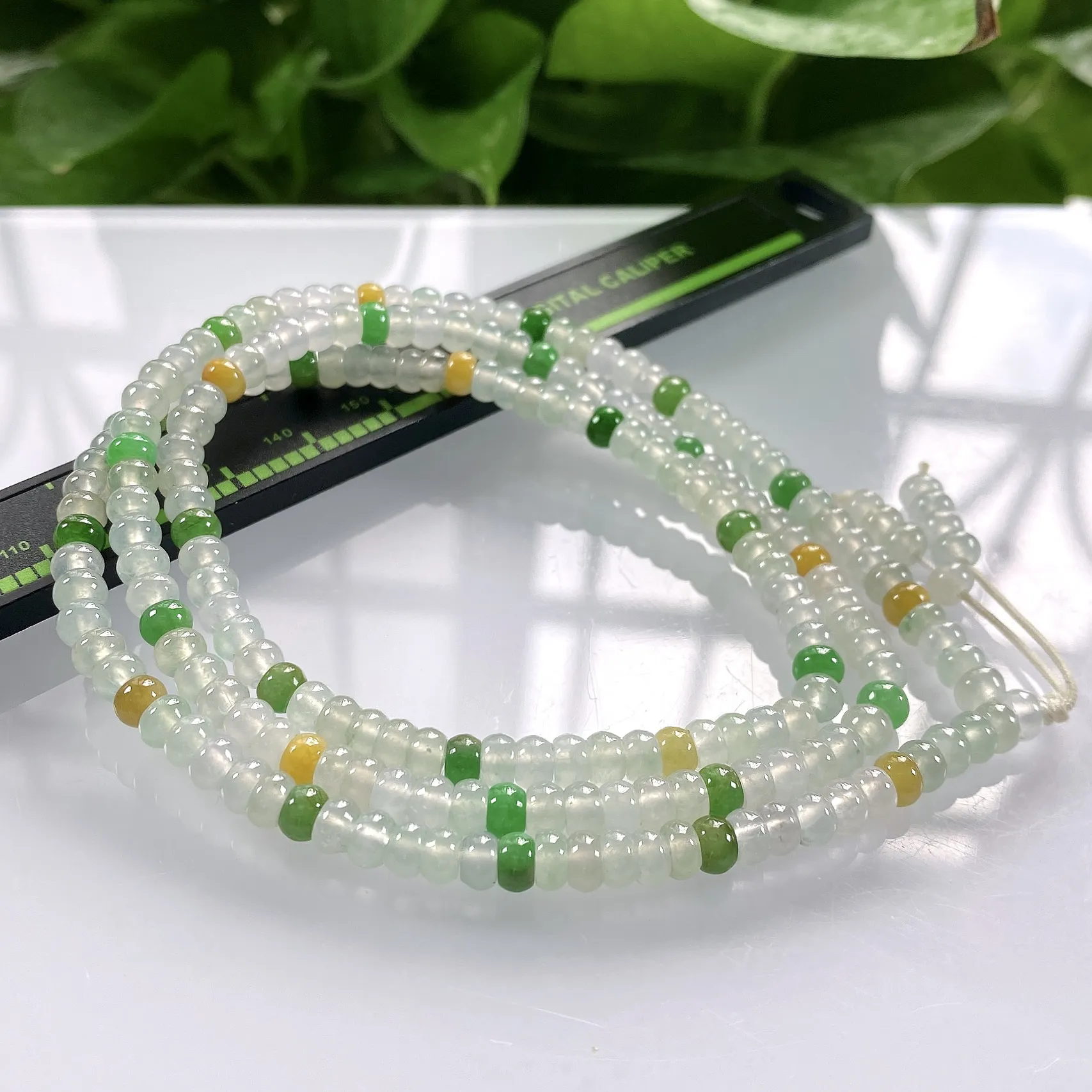 缅甸天然翡翠A货，高冰起光三彩算盘珠项链手链，尺寸：5/3.2mm，长度710mm，重量：33.49g