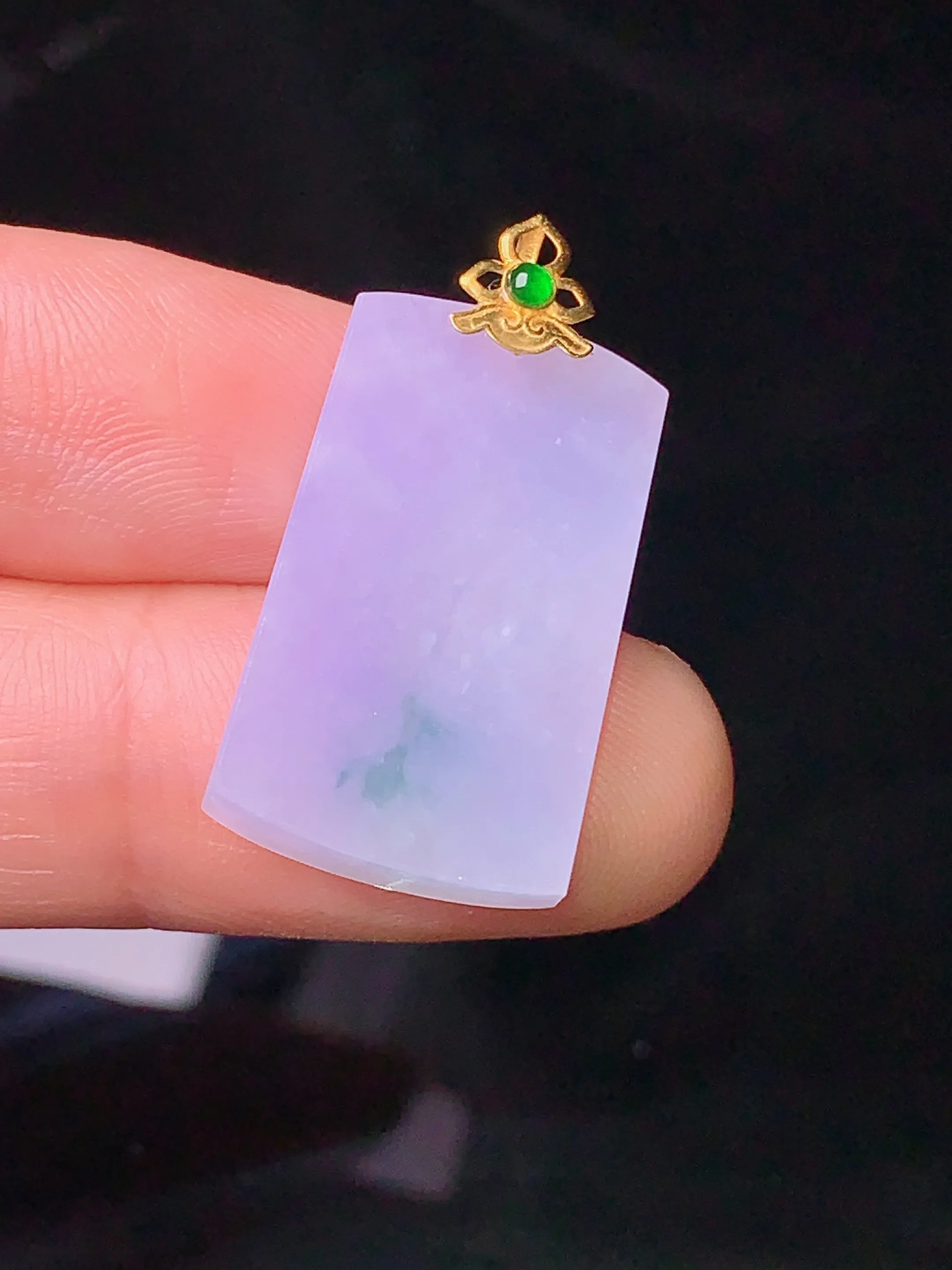 18k金镶嵌紫罗兰无事牌吊坠 玉质细腻 色泽清新艳丽 整体尺寸27.6*14*3.8