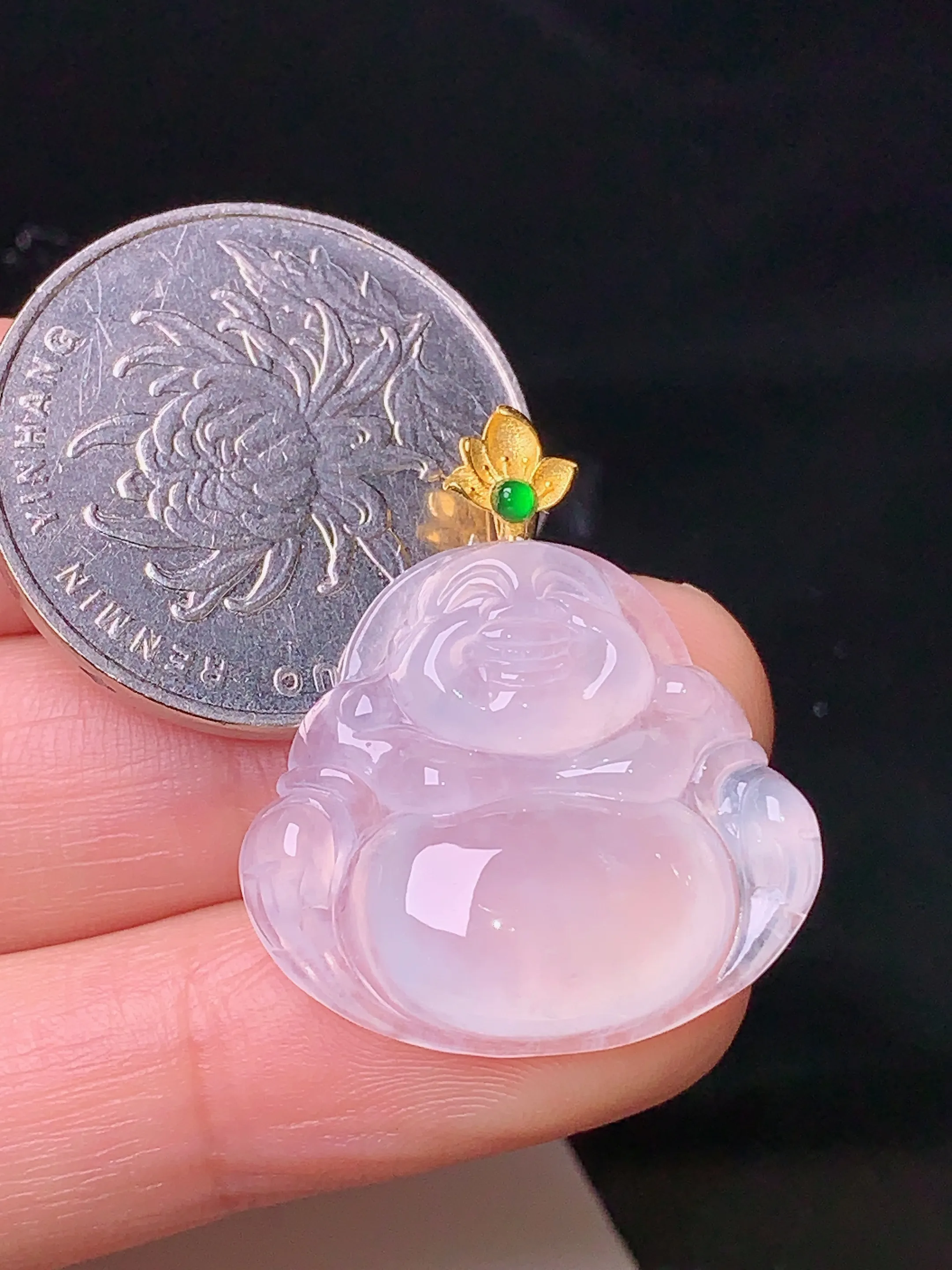 18k金镶嵌冰种平佛公吊坠 玉质细腻 色泽清新艳丽 整体尺寸28.2*24.5*6.3