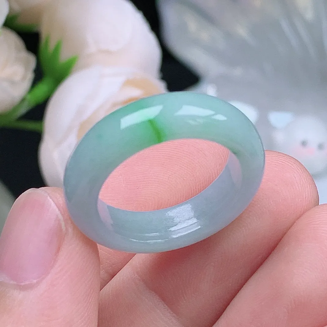 缅甸翡翠老坑种水润起飘阳绿戒指玉指环  水润通透 尺寸：18.8-6.3-3.8mm 19号圈口3S