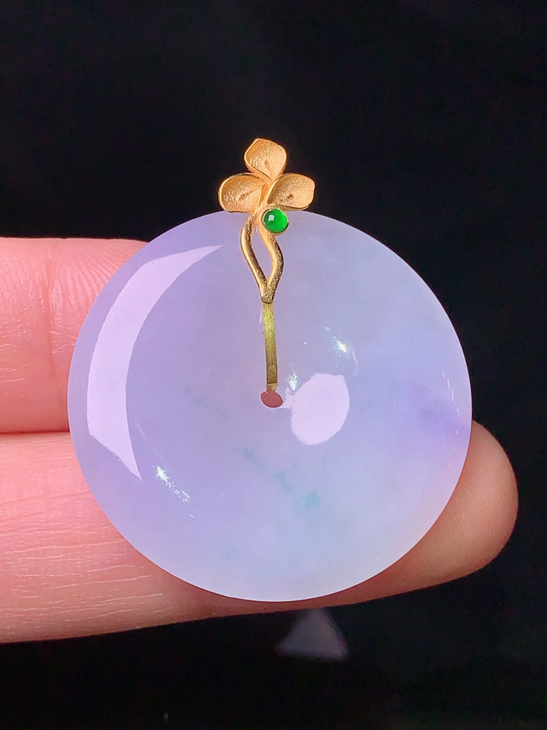 18k金镶嵌紫罗兰平安扣吊坠 玉质细腻 色泽清新艳丽 整体尺寸33.2*28.5*4.3