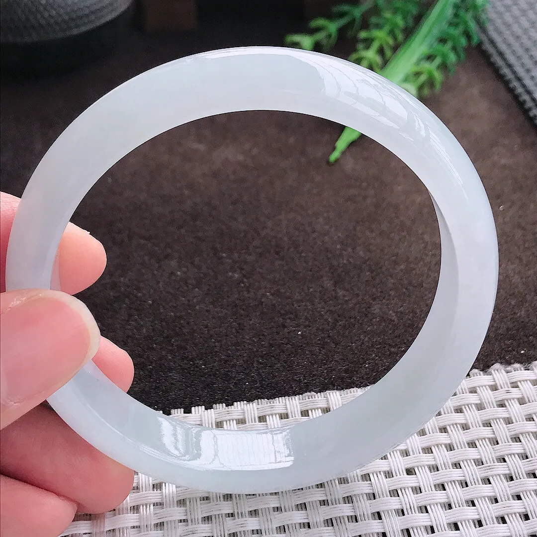 天然a货翡翠63.5/12.9/7.7老坑冰胶水灵月光彩大圈口手镯宽边翡翠玉手镯