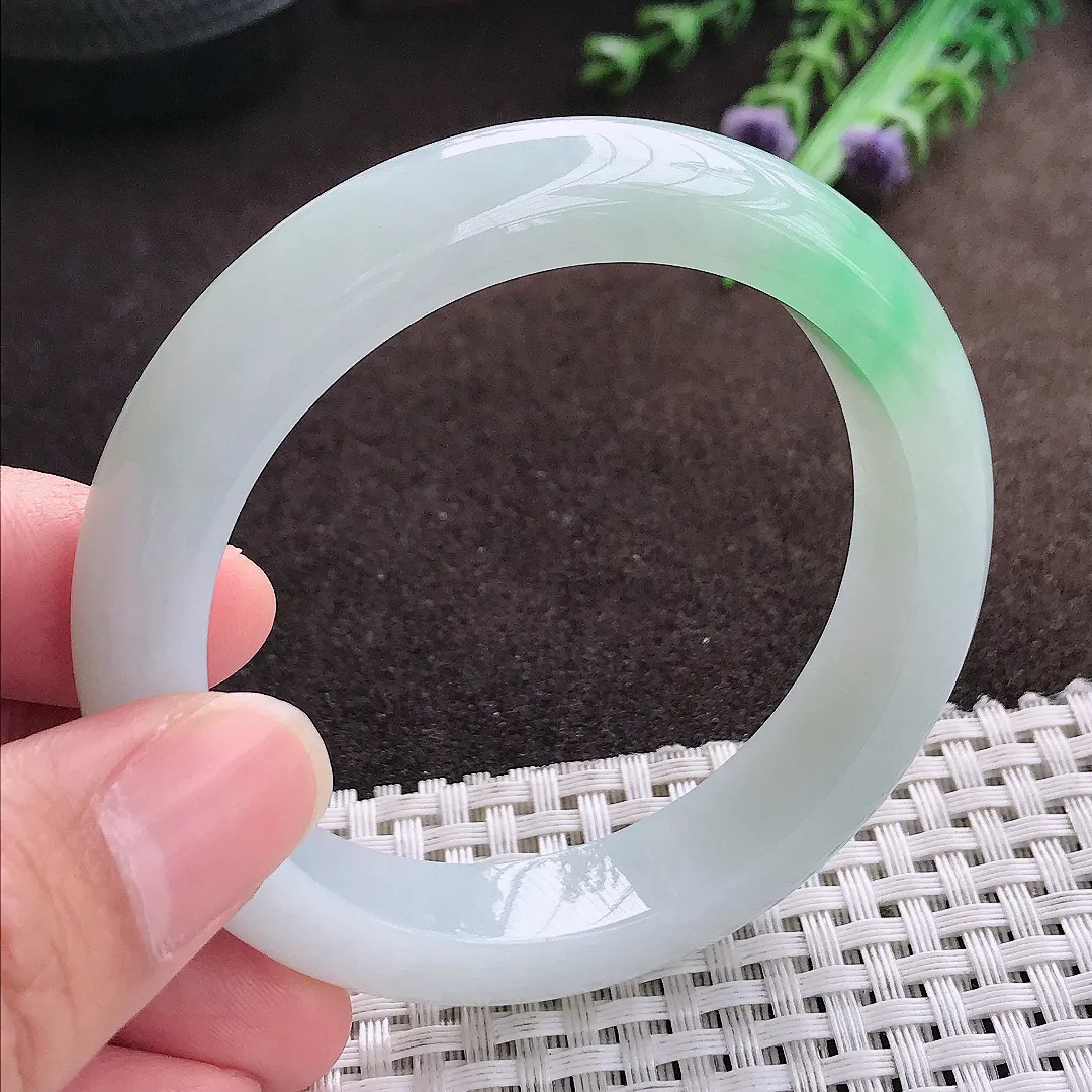 天然a货翡翠54/11.8/8.5老坑精美冰润飘绿手镯宽边翡翠玉手镯