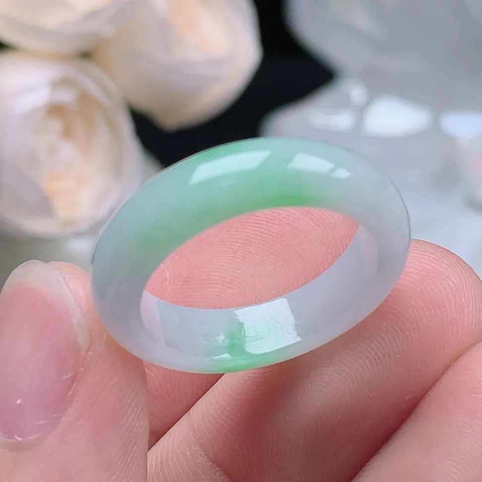 缅甸翡翠老坑种翡翠水润飘绿戒指玉指环  水润通透 尺寸：18.6-5.5-3.5mm 18-19号圈口4S