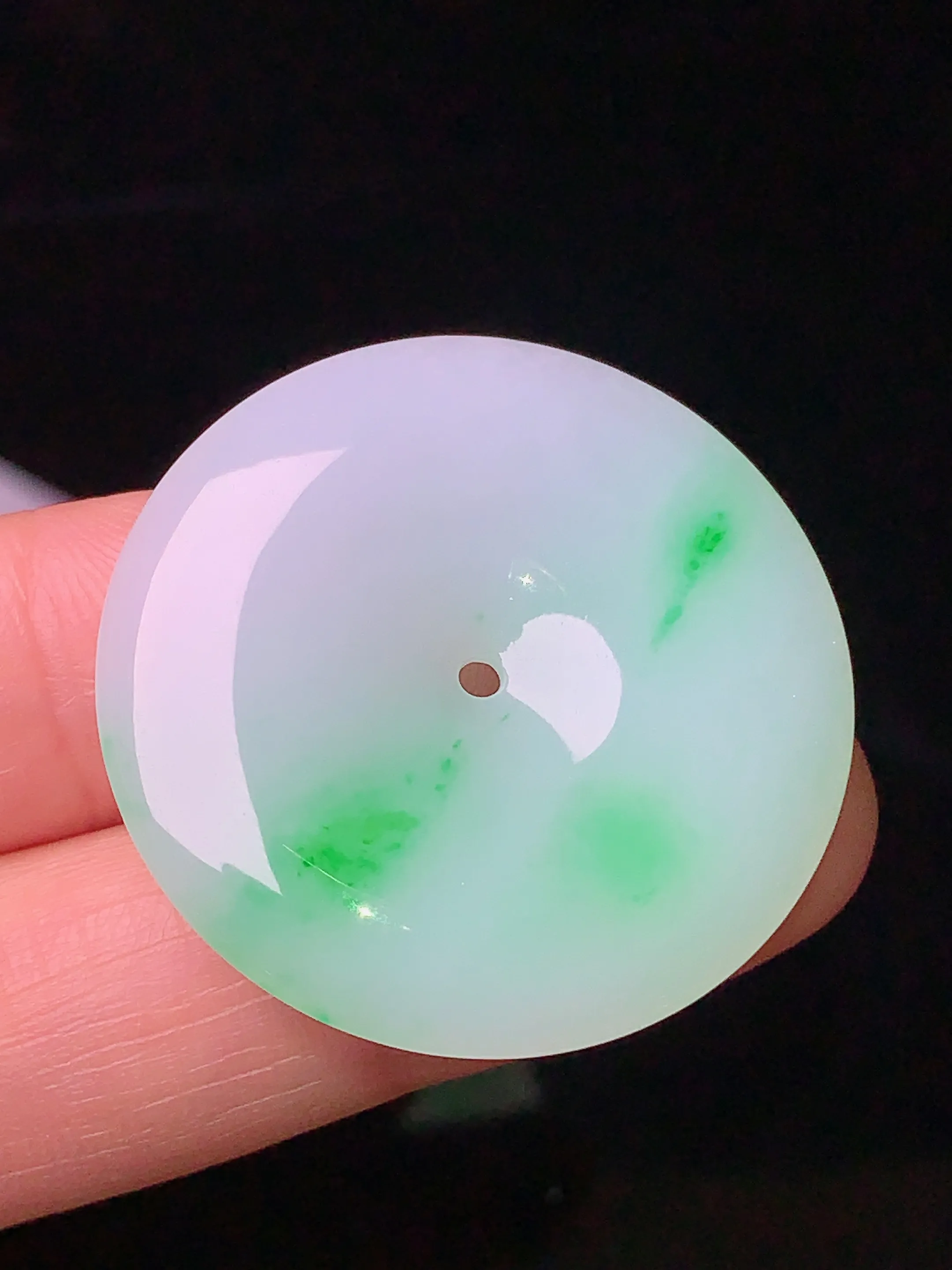 飘绿平安扣吊坠 玉质细腻 色泽清新艳丽 整体尺寸31.6*5