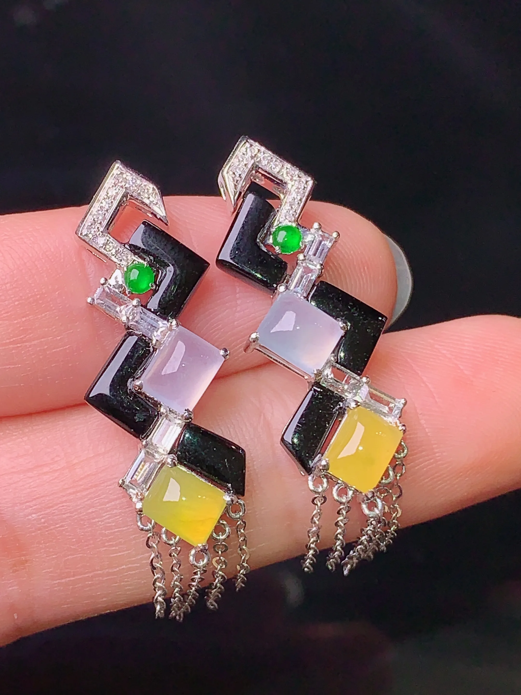 18k金钻镶嵌冰黄方牌耳坠 玉质细腻 色泽清新艳丽 整体尺寸41.6*10.2*4.8