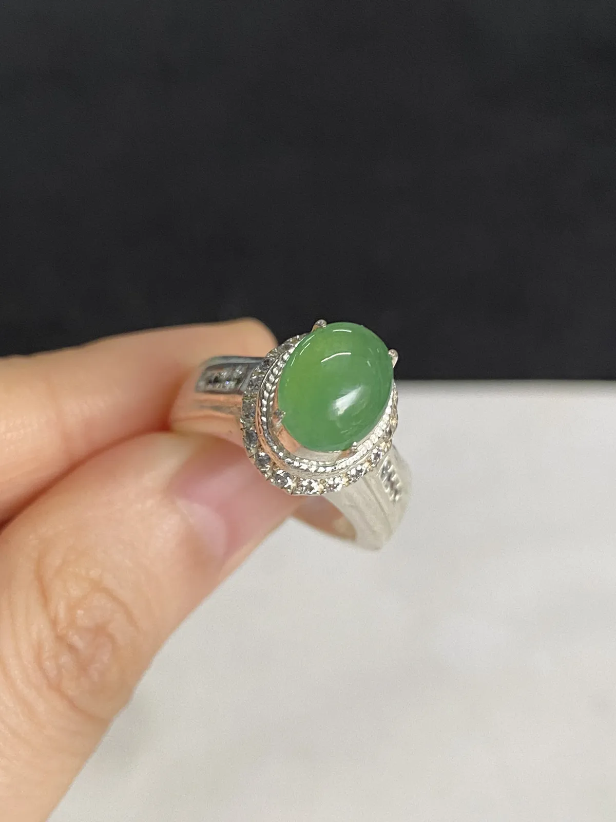 翡翠椭圆形蛋面