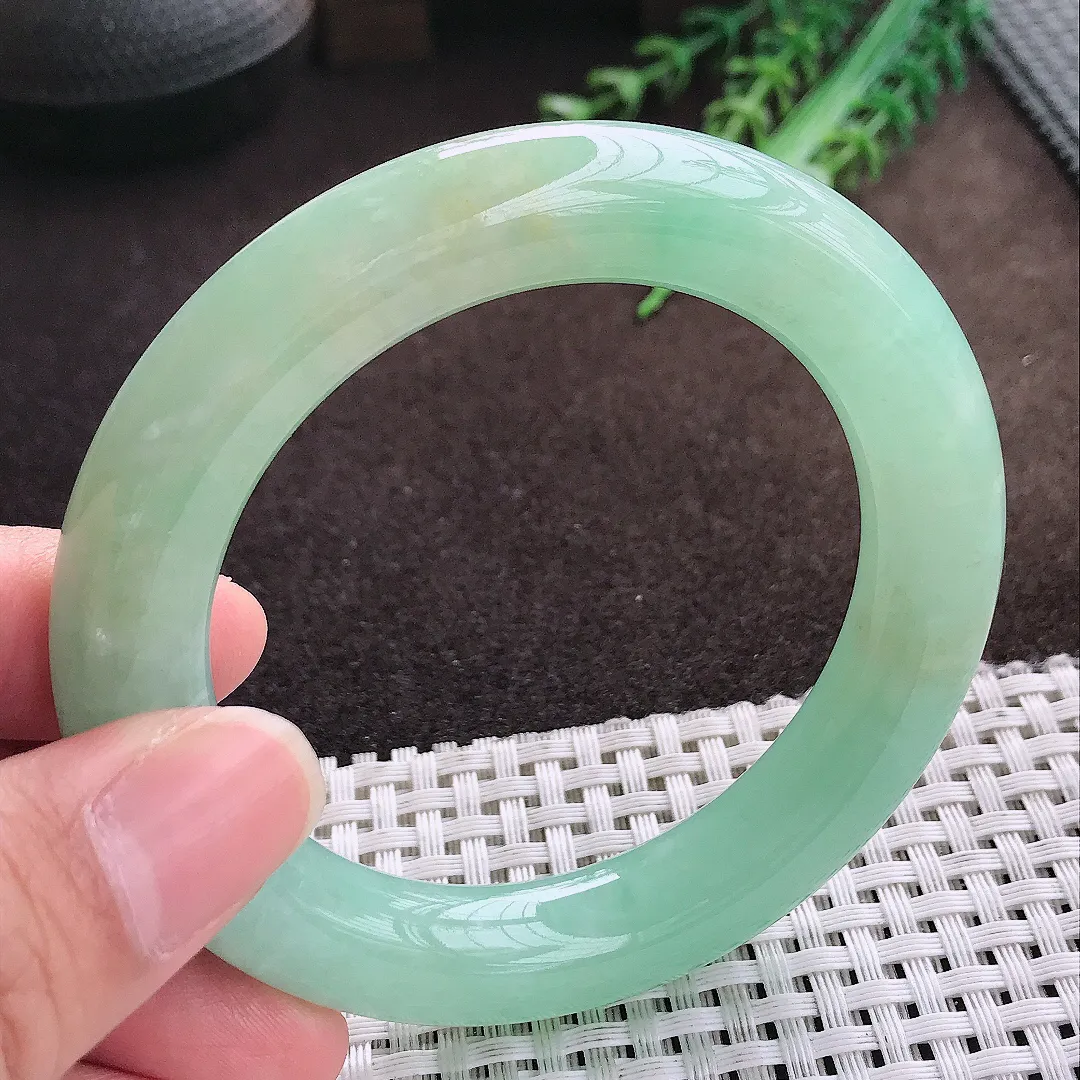 天然a货翡翠54.5/11.2老坑精美温润苹果绿圆条手镯翡翠玉手镯