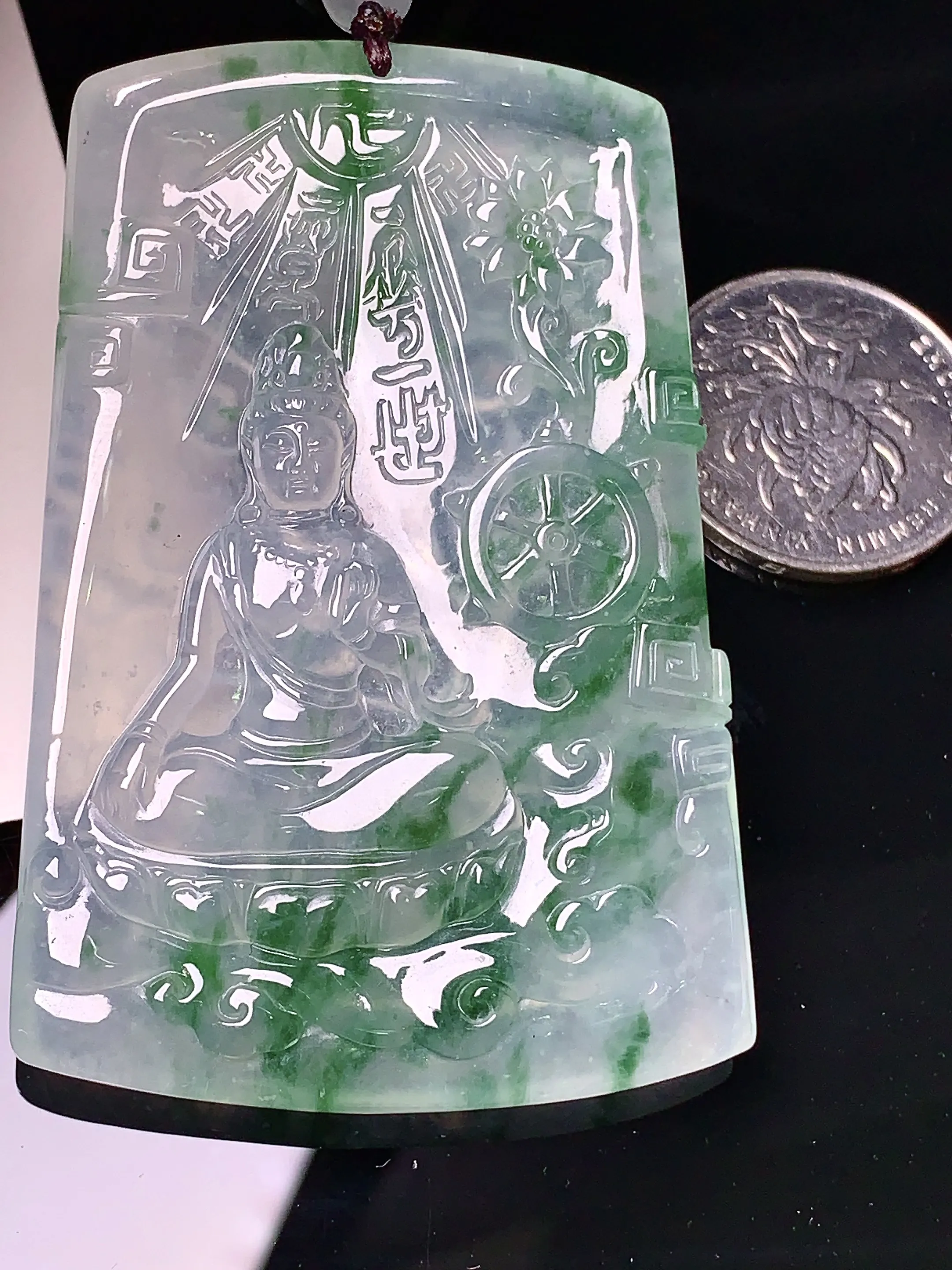 冰种飘绿观音菩萨吊坠 玉质细腻 色泽清新艳丽 整体尺寸66.2*45*6.3