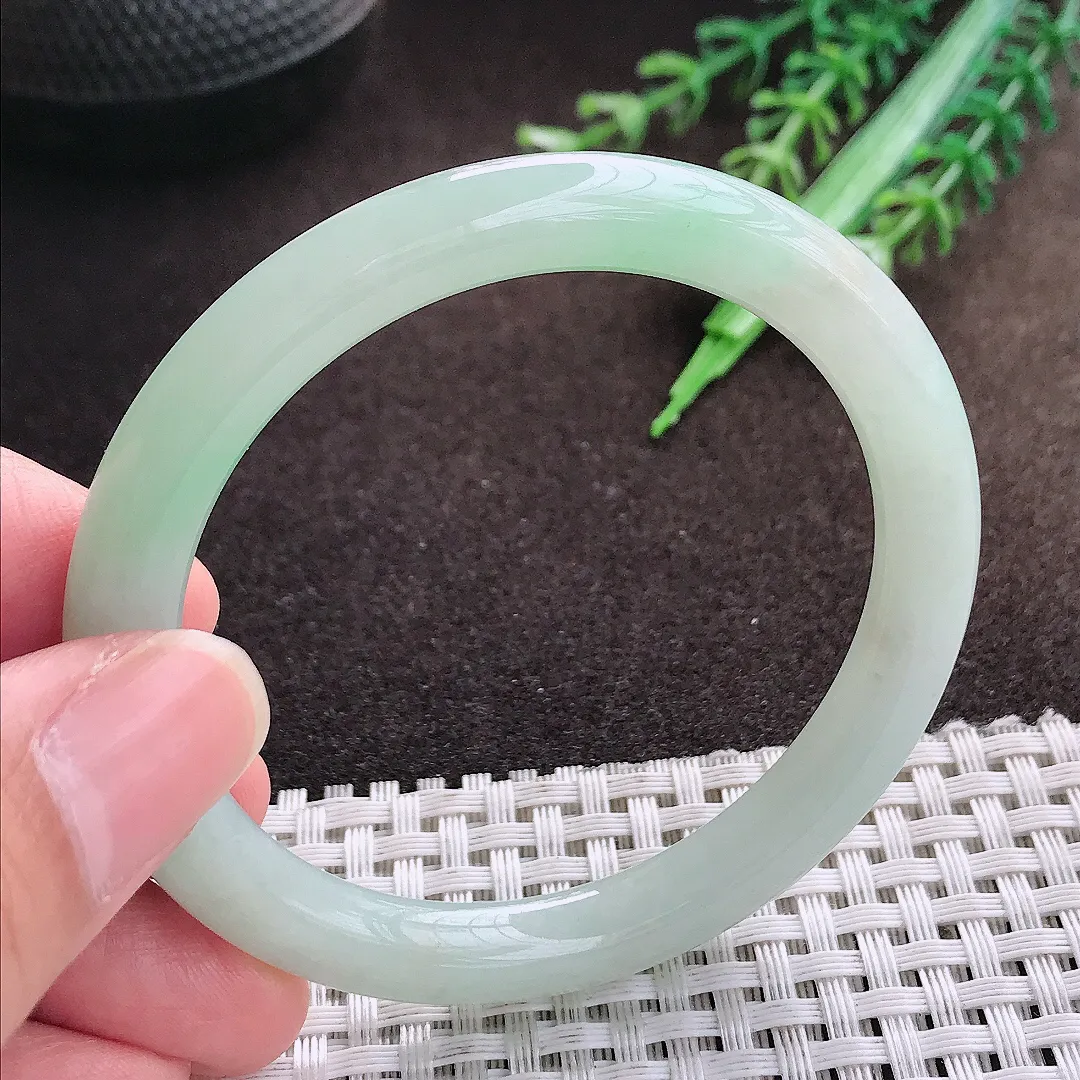 天然a货翡翠52.5/7.2/7.8老坑秀气冰润浅绿圆条手镯翡翠玉手镯