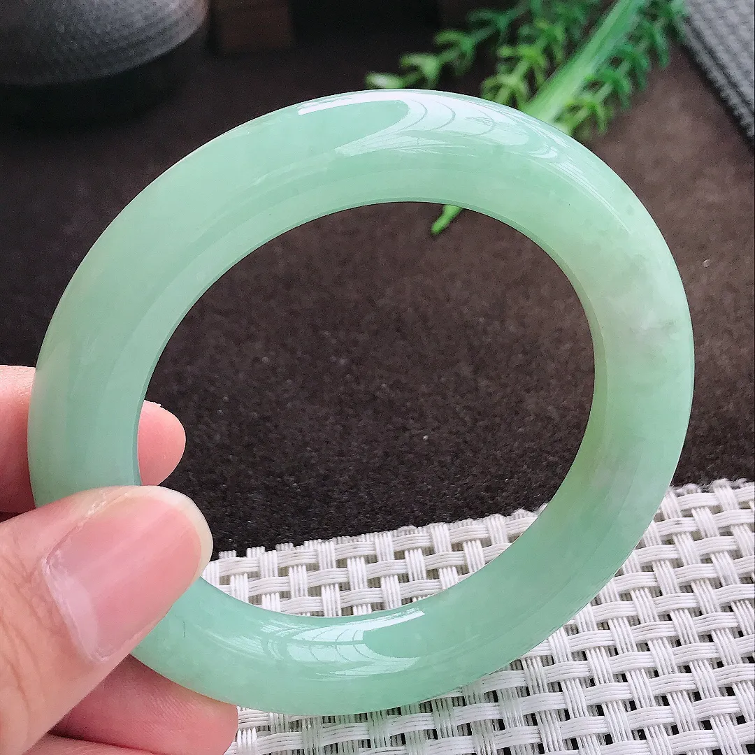 天然a货翡翠54.5/11.2老坑精美温润苹果绿圆条手镯翡翠玉手镯